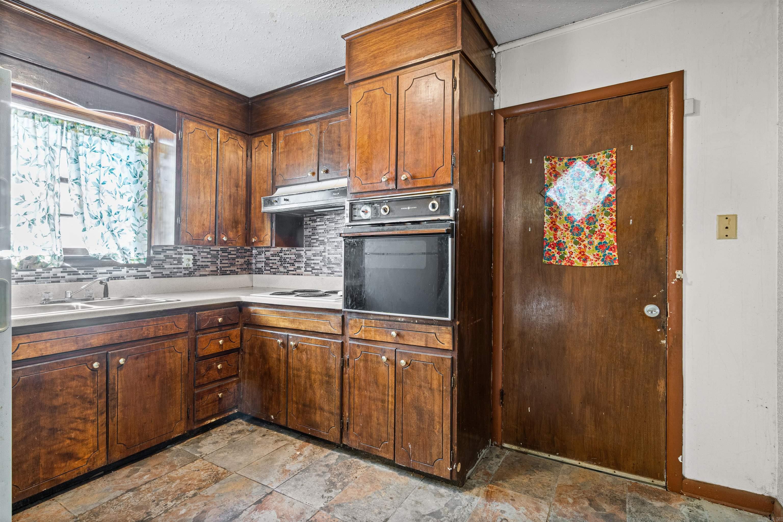 5011 W 55th Street Property Photo 7
