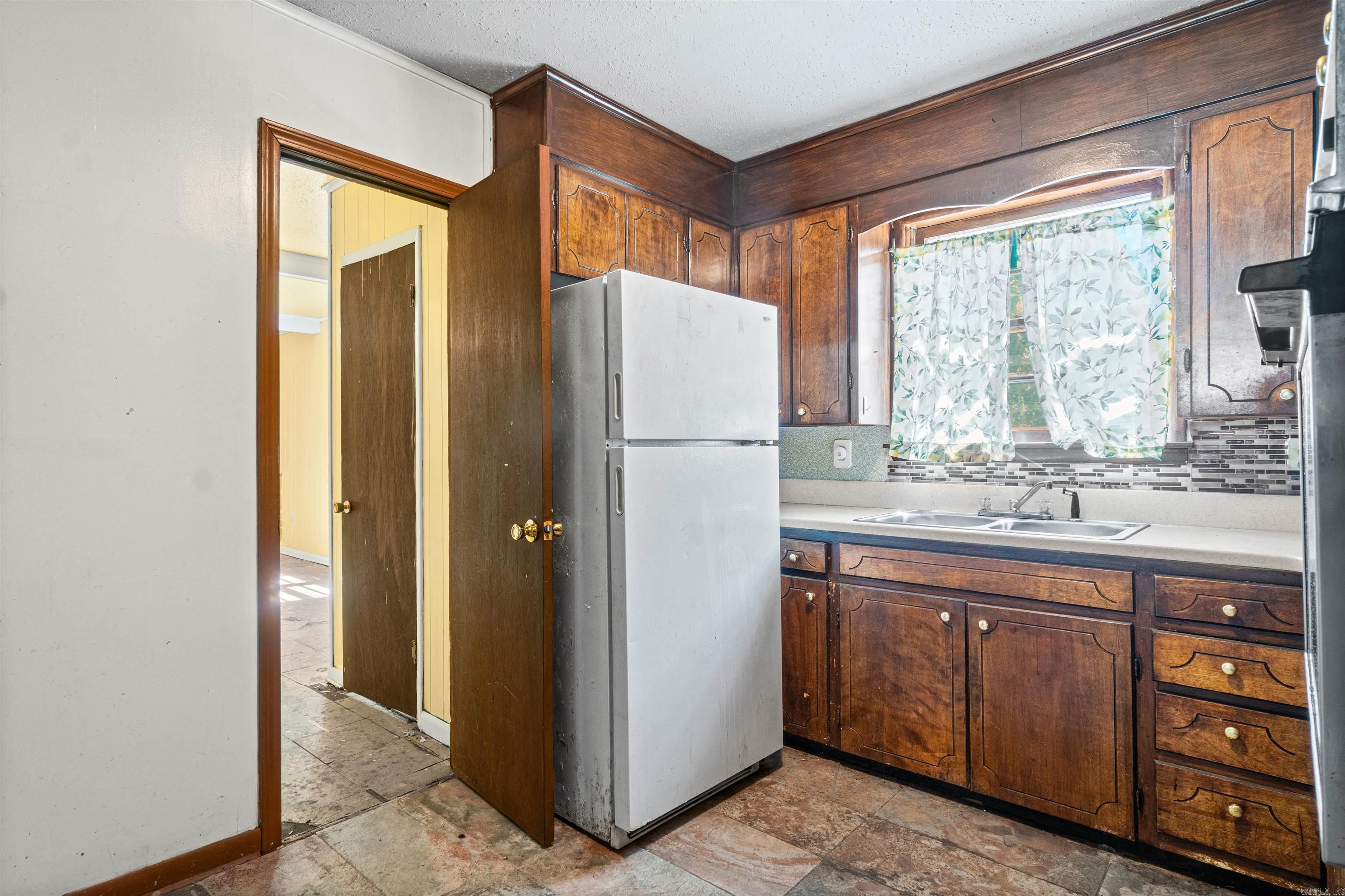 5011 W 55th Street Property Photo 8
