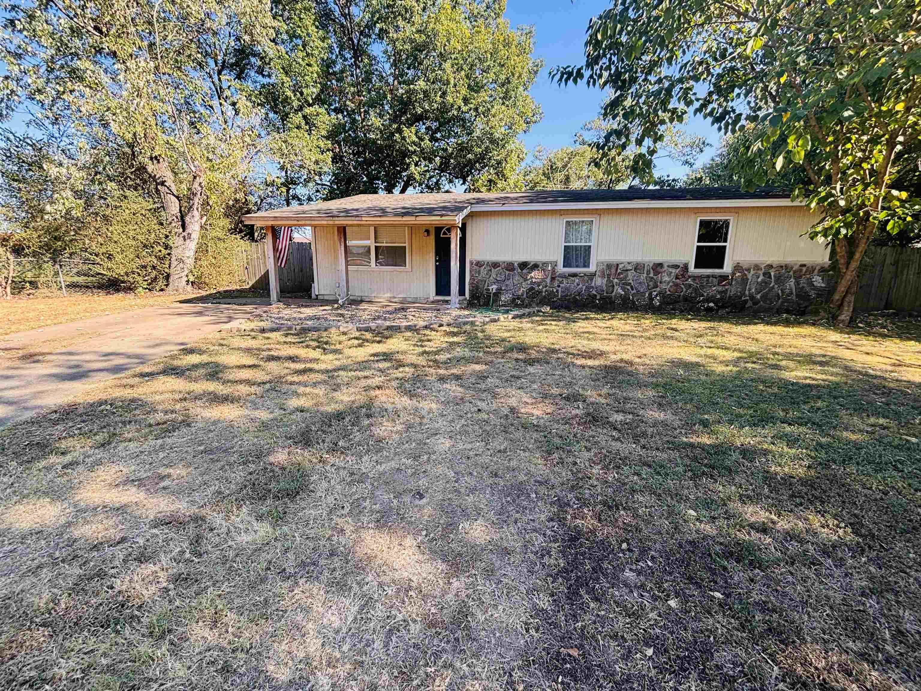 706 Forbes Drive Property Photo 1