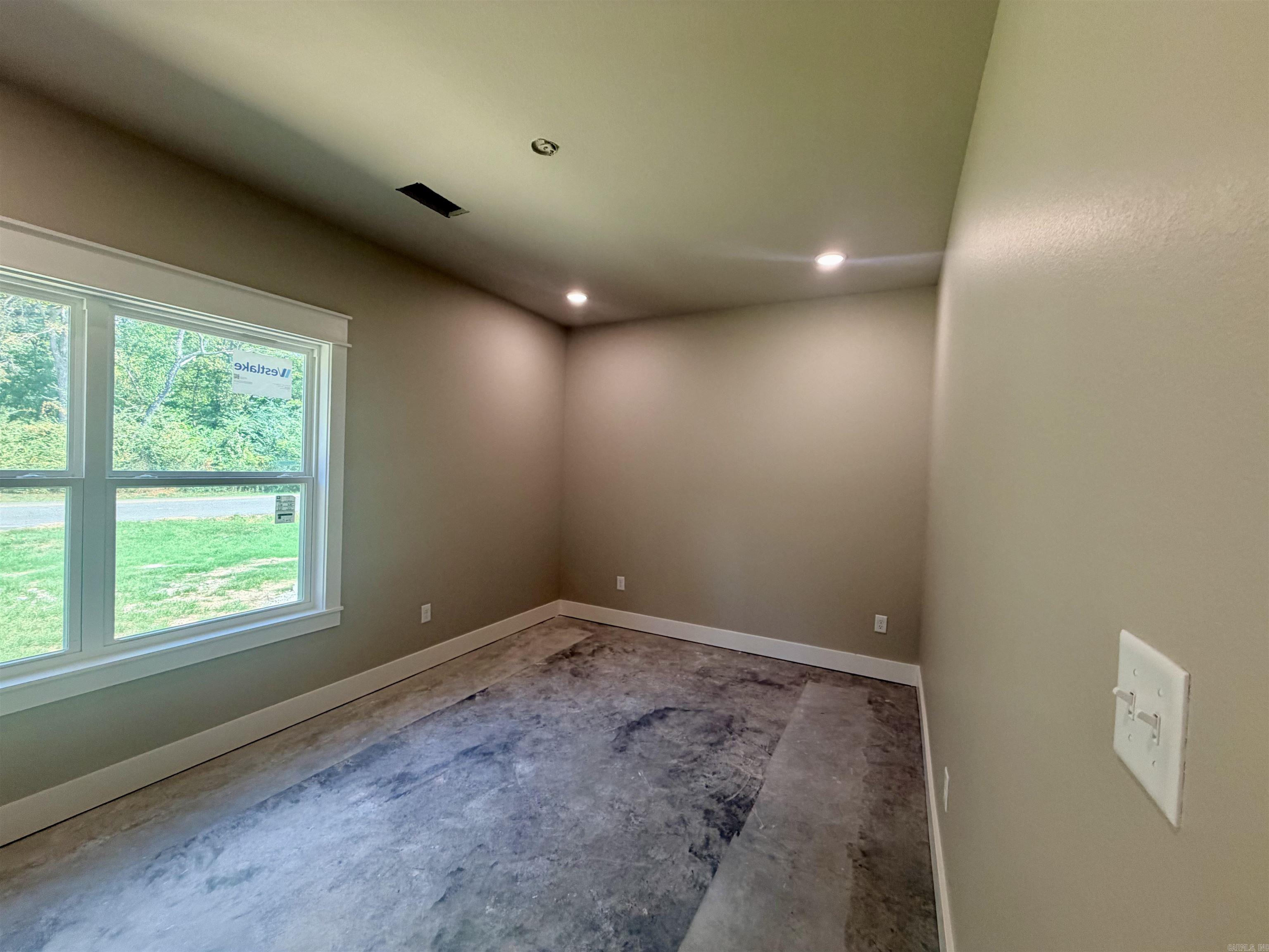 539 Long Island Dr Property Photo 18