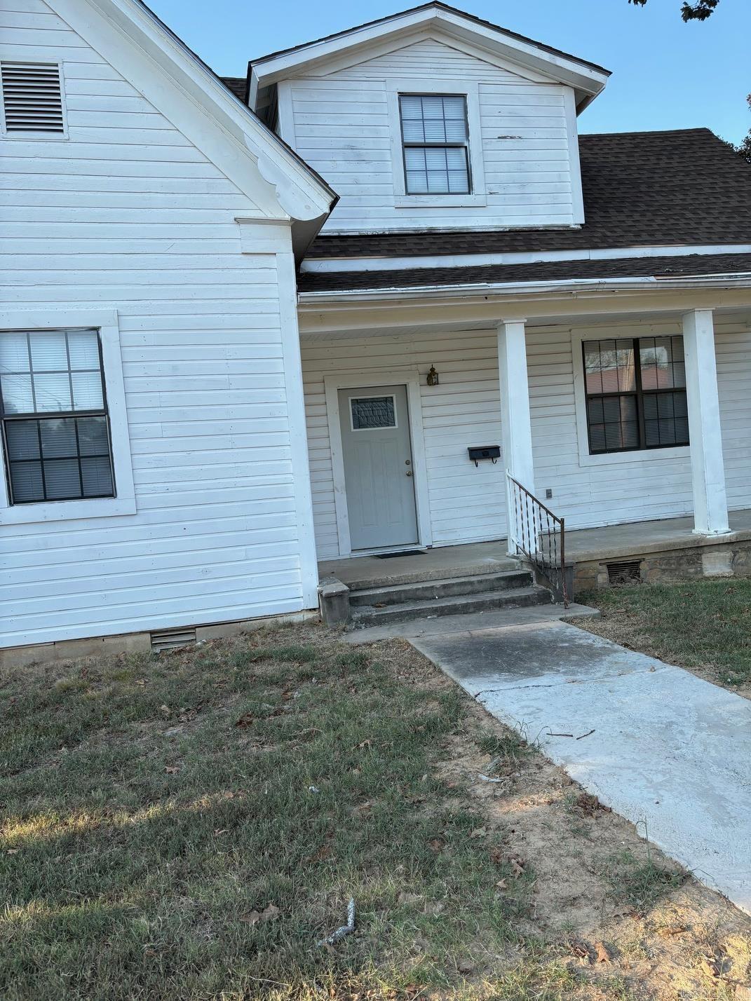 612 W Woodruff Avenue Property Photo 2