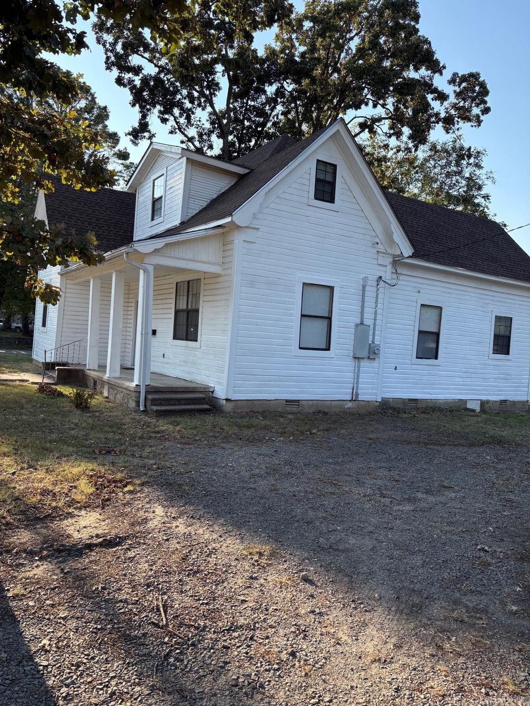 612 W Woodruff Avenue Property Photo 3