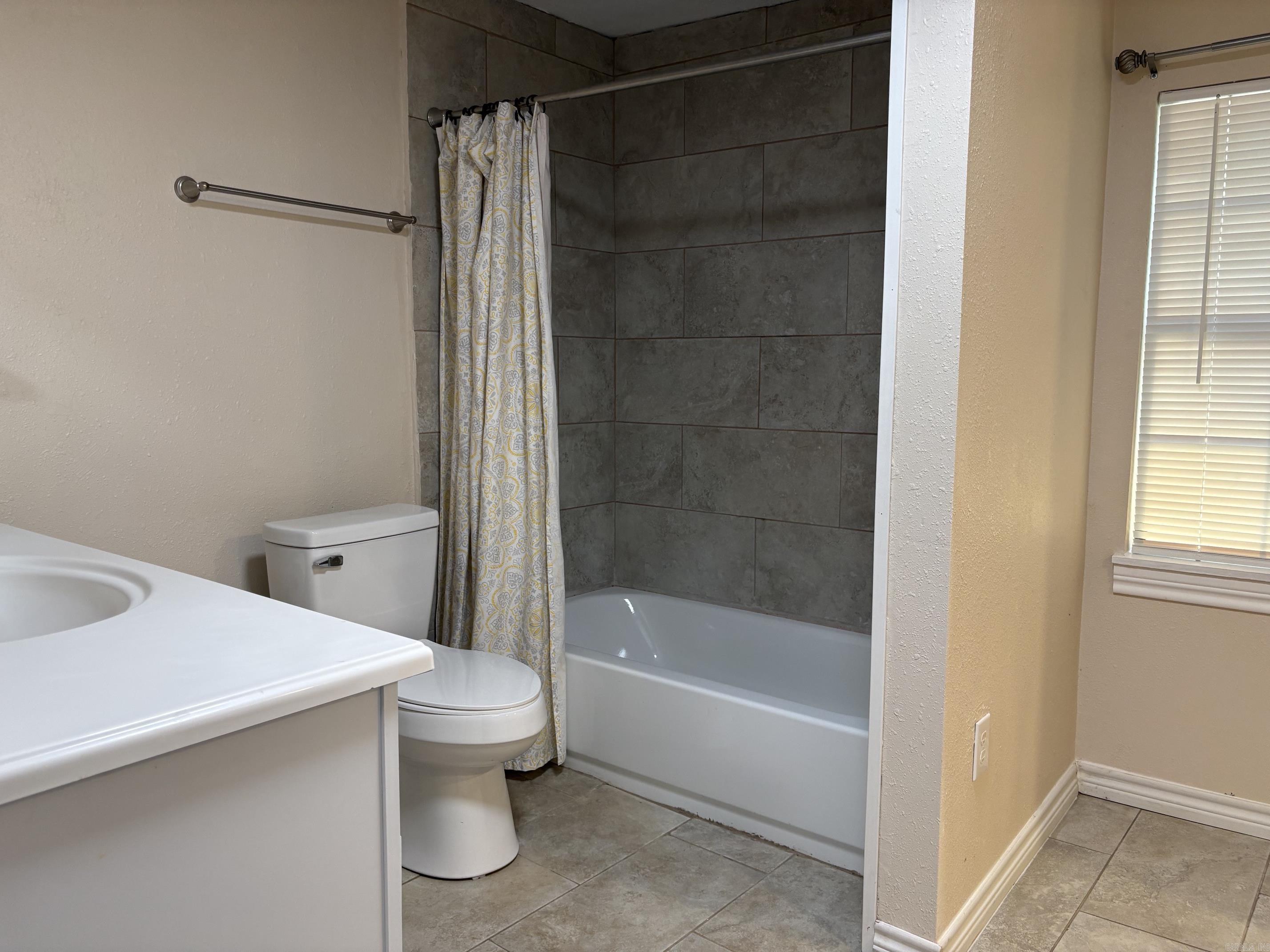 612 W Woodruff Avenue Property Photo 7