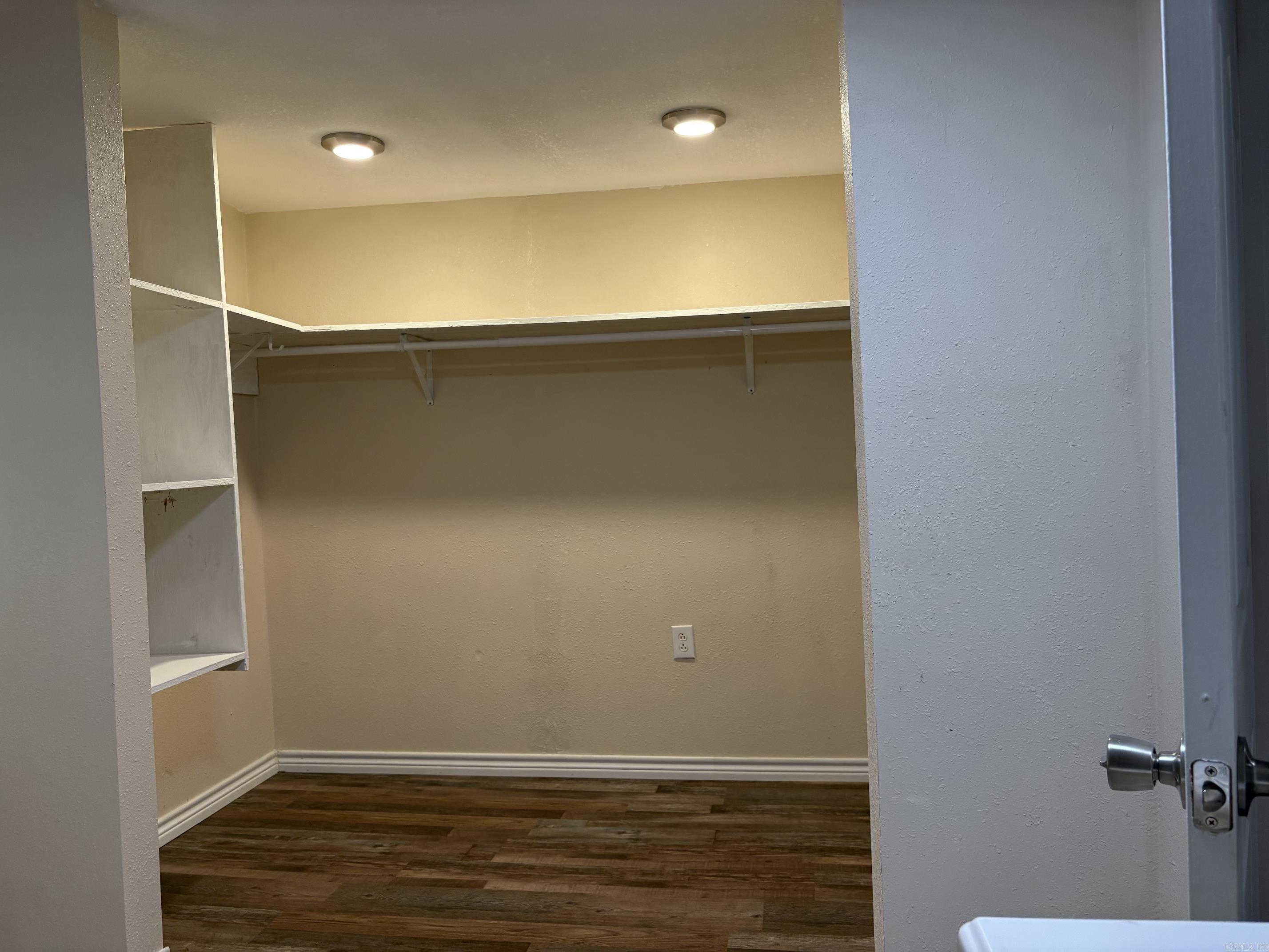 612 W Woodruff Avenue Property Photo 8