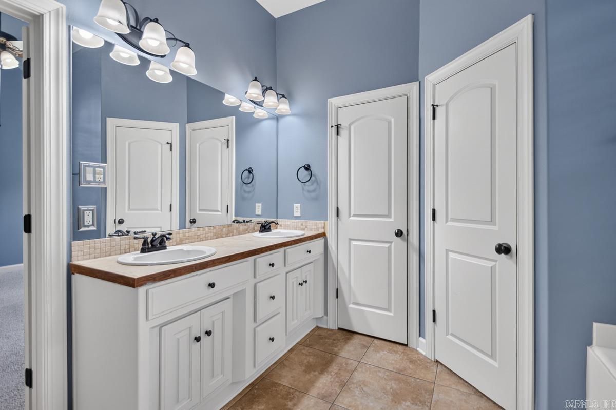 8416 Garnet Cove Property Photo 13