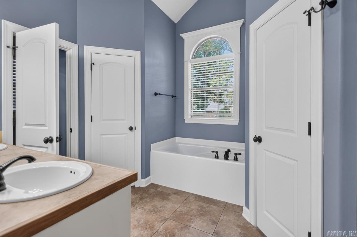 8416 Garnet Cove Property Photo 15