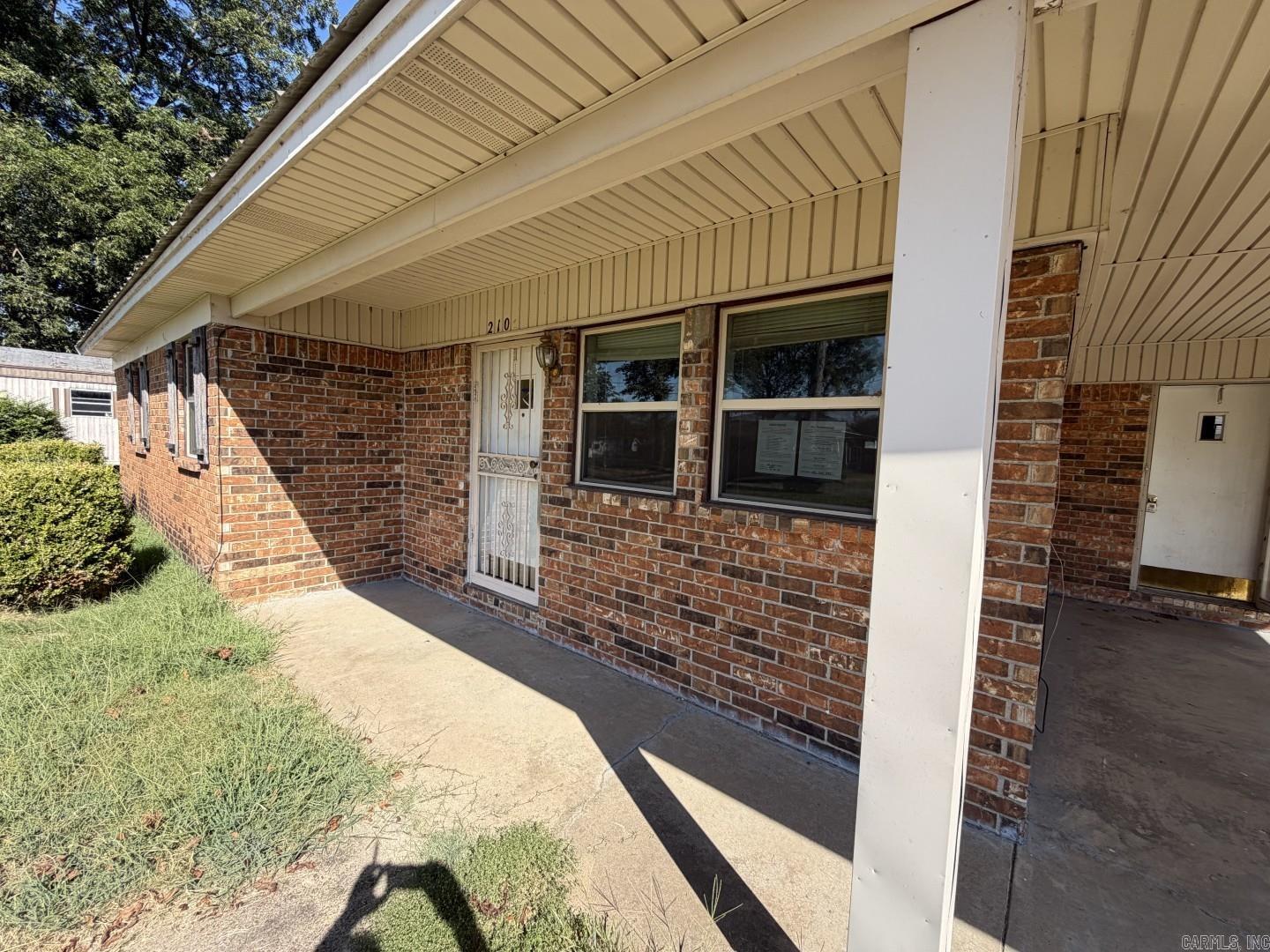 210 Oak Street Property Photo 2