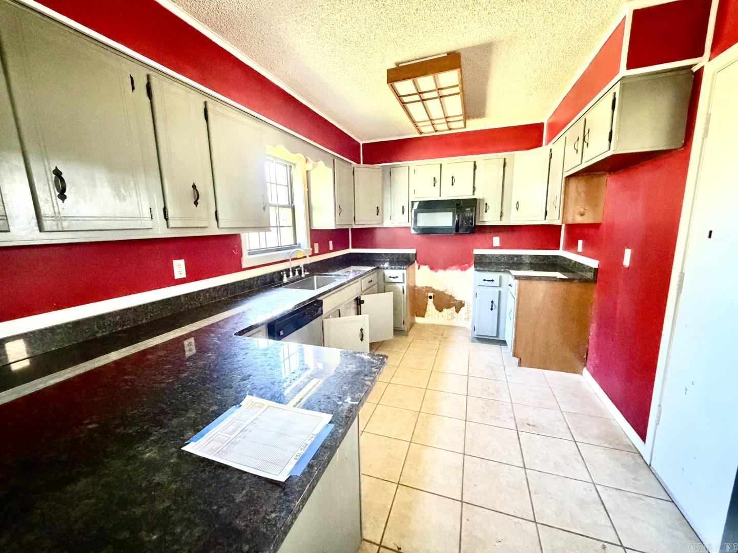 210 Oak Street Property Photo 3