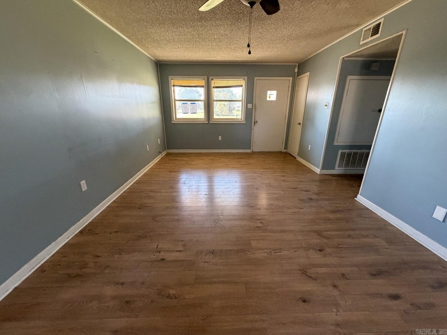 210 Oak Street Property Photo 4