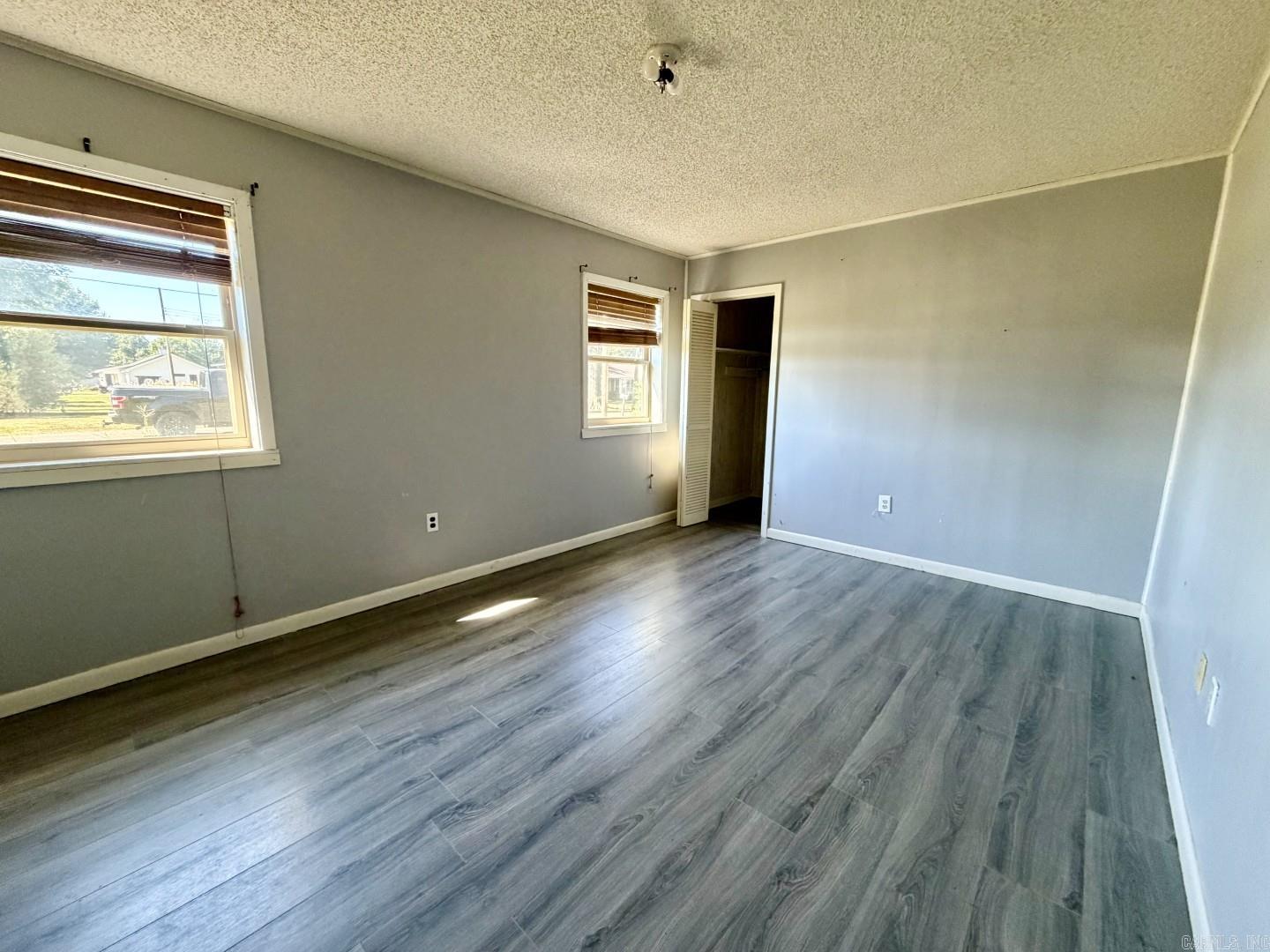 210 Oak Street Property Photo 6