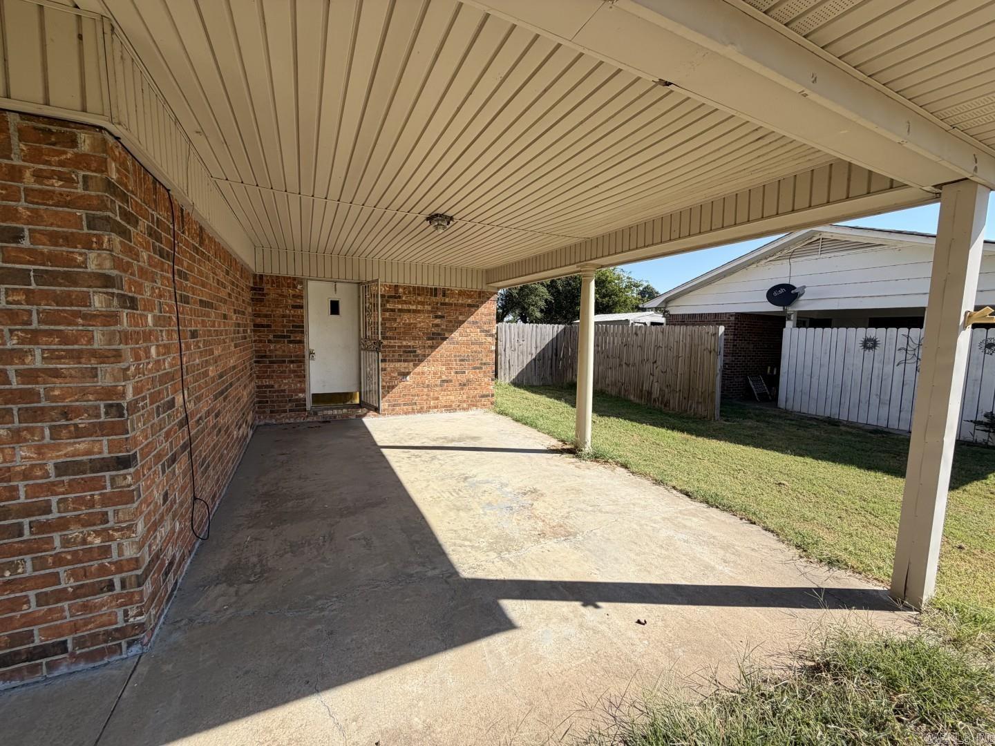210 Oak Street Property Photo 9