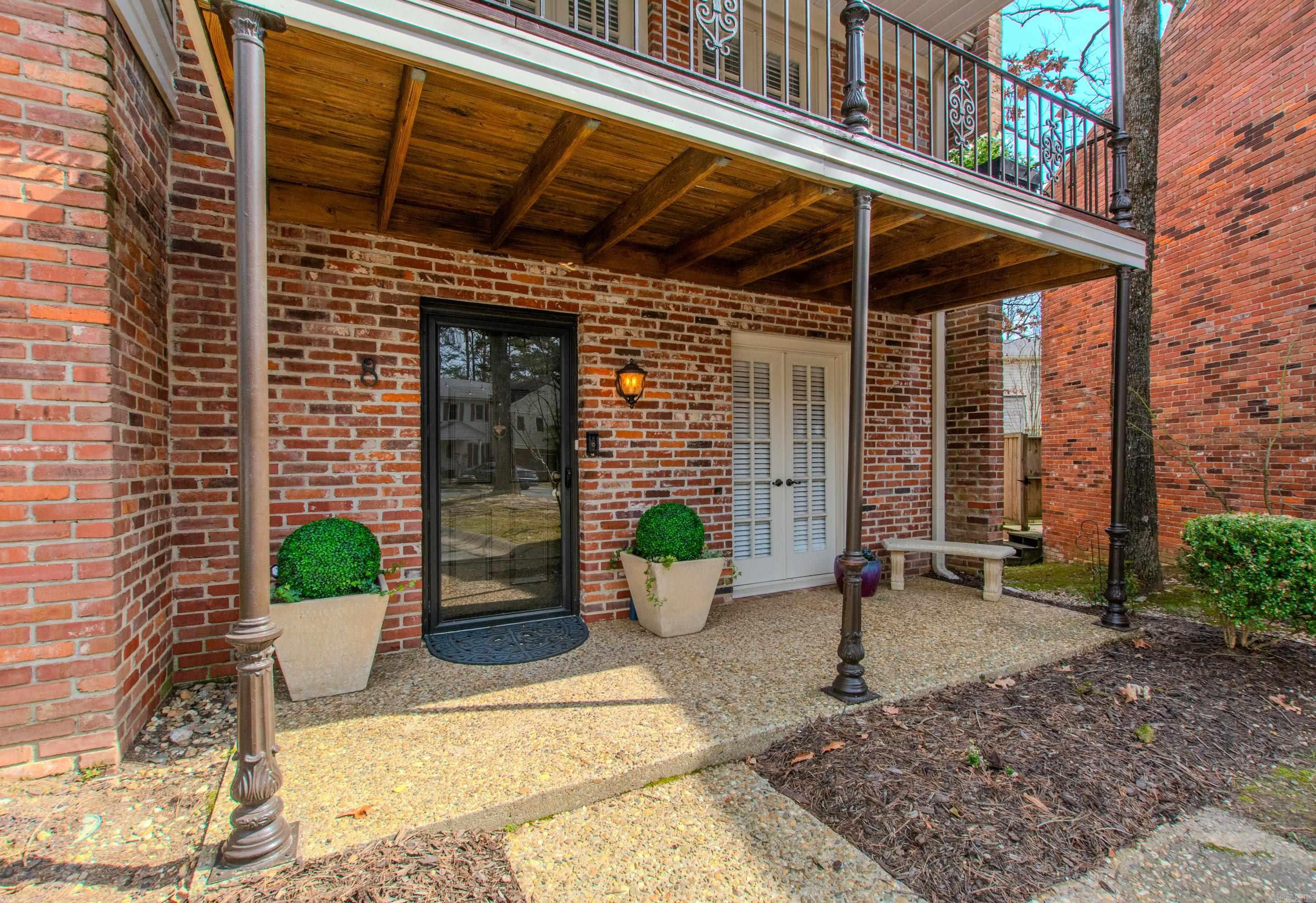 8 Kingsbridge Way Apt 8 Property Photo 2