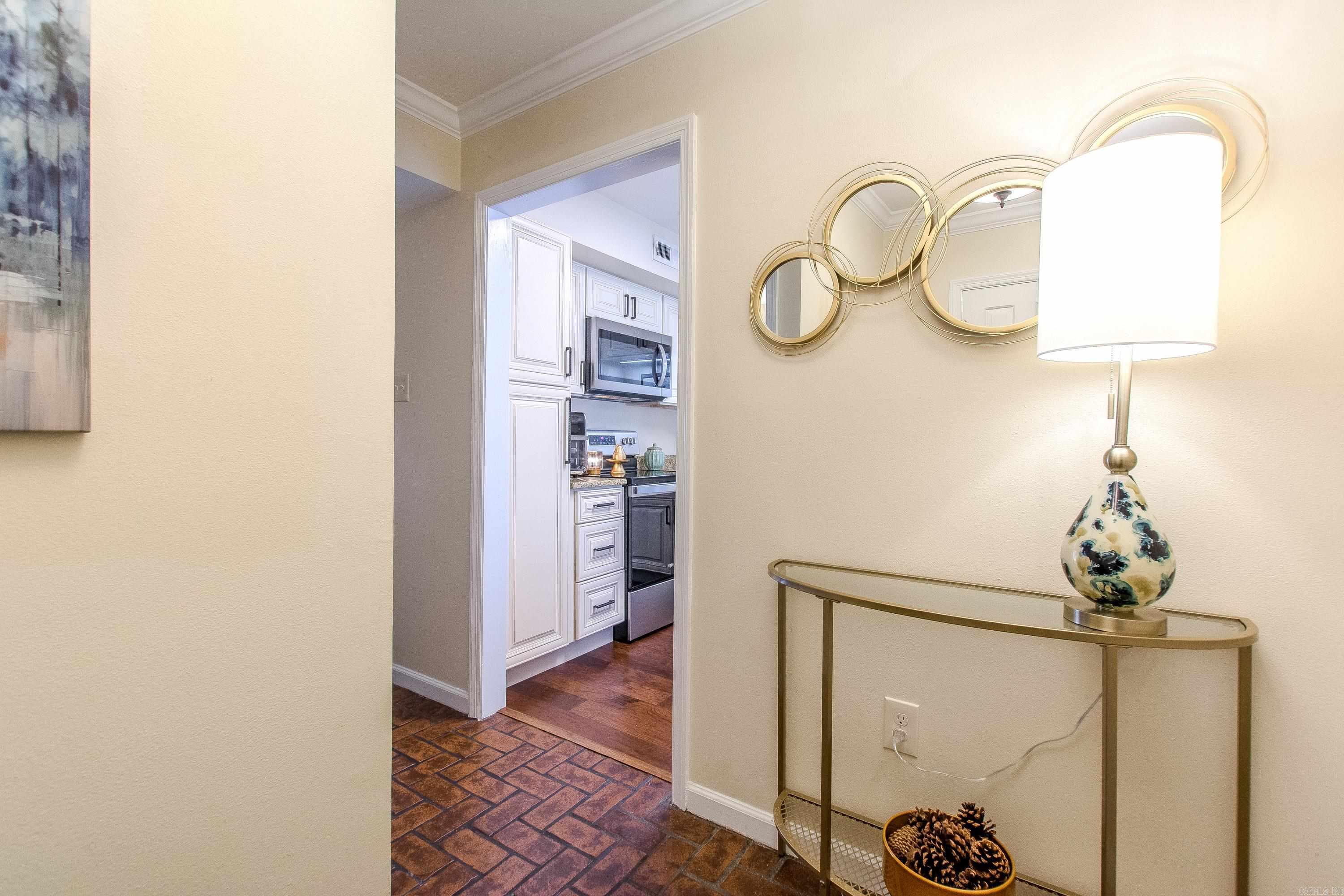 8 Kingsbridge Way Apt 8 Property Photo 5