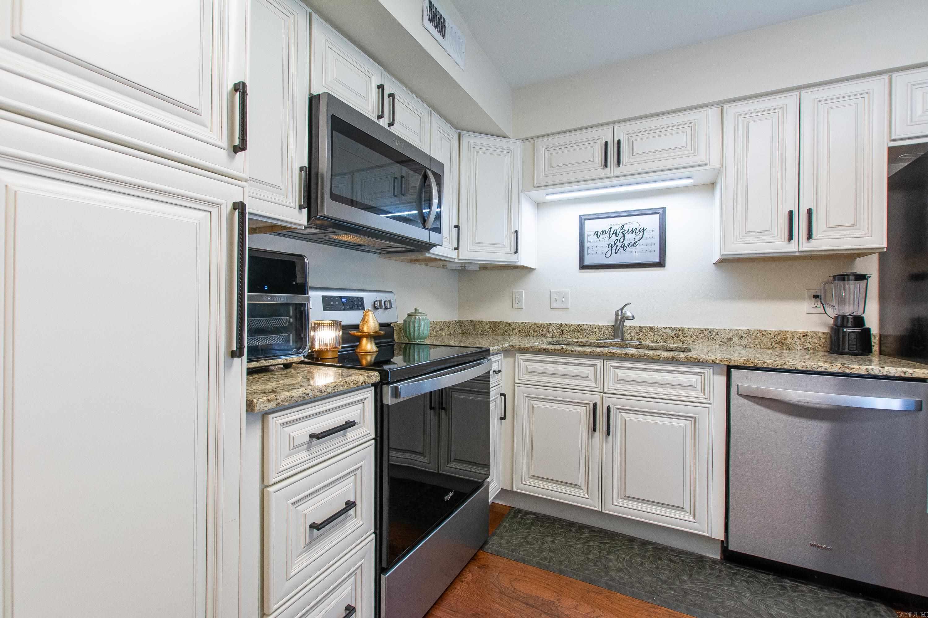 8 Kingsbridge Way Apt 8 Property Photo 6
