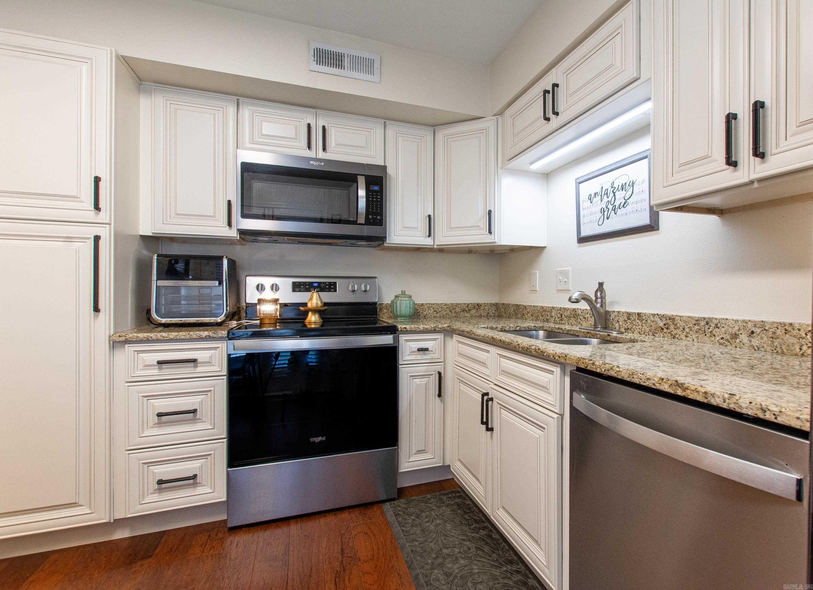 8 Kingsbridge Way Apt 8 Property Photo 8