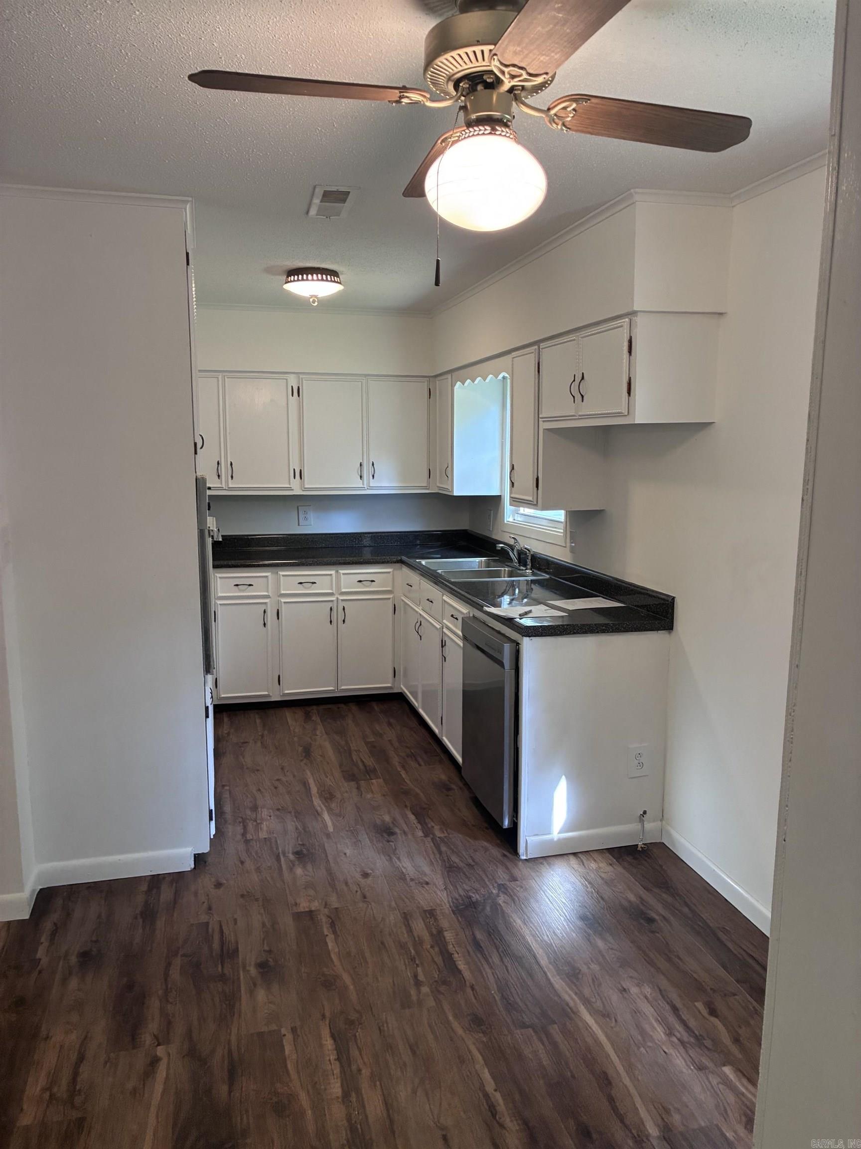 1807 H.f. Henson Drive Property Photo 6