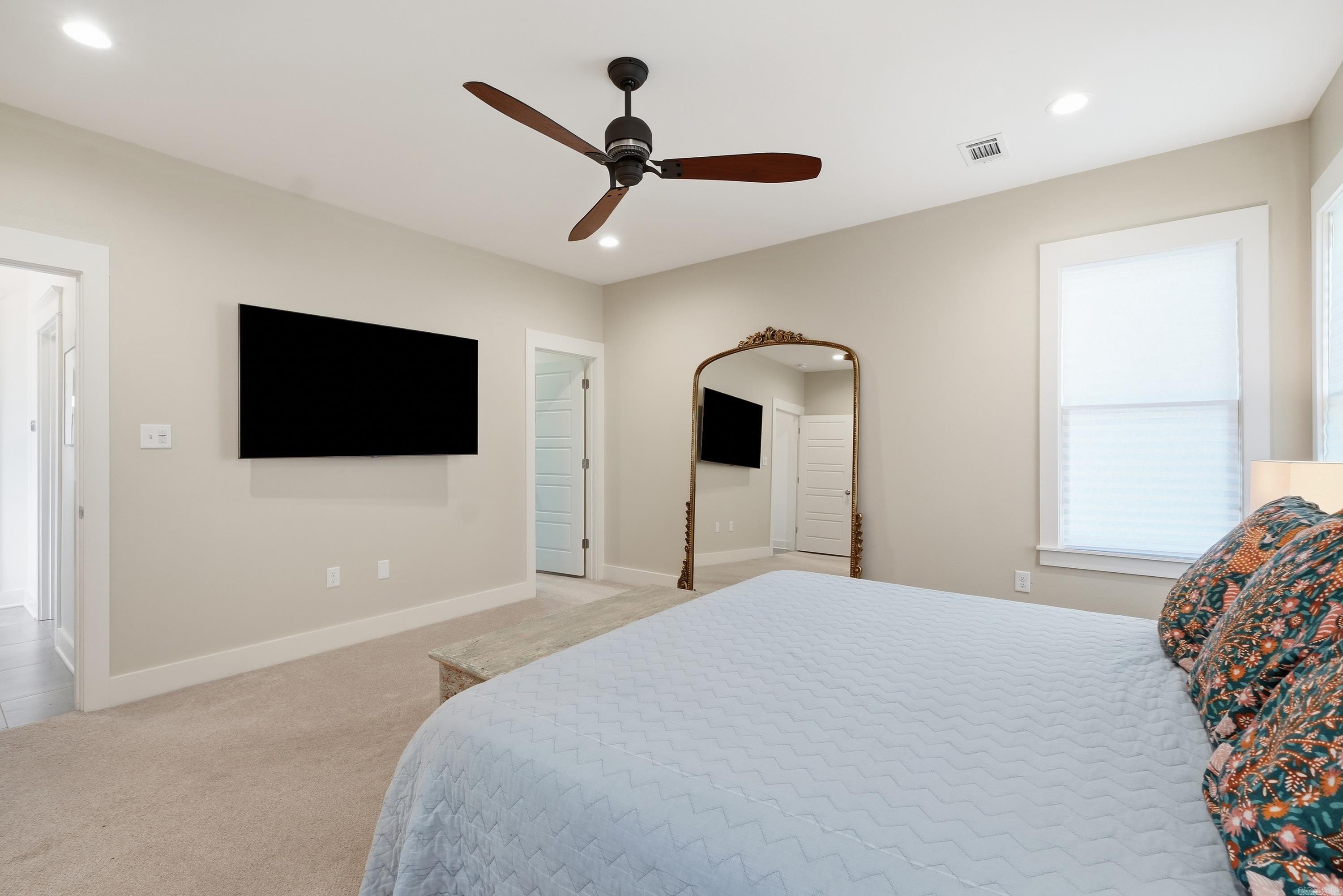 707 N Van Buren Street Property Photo 17
