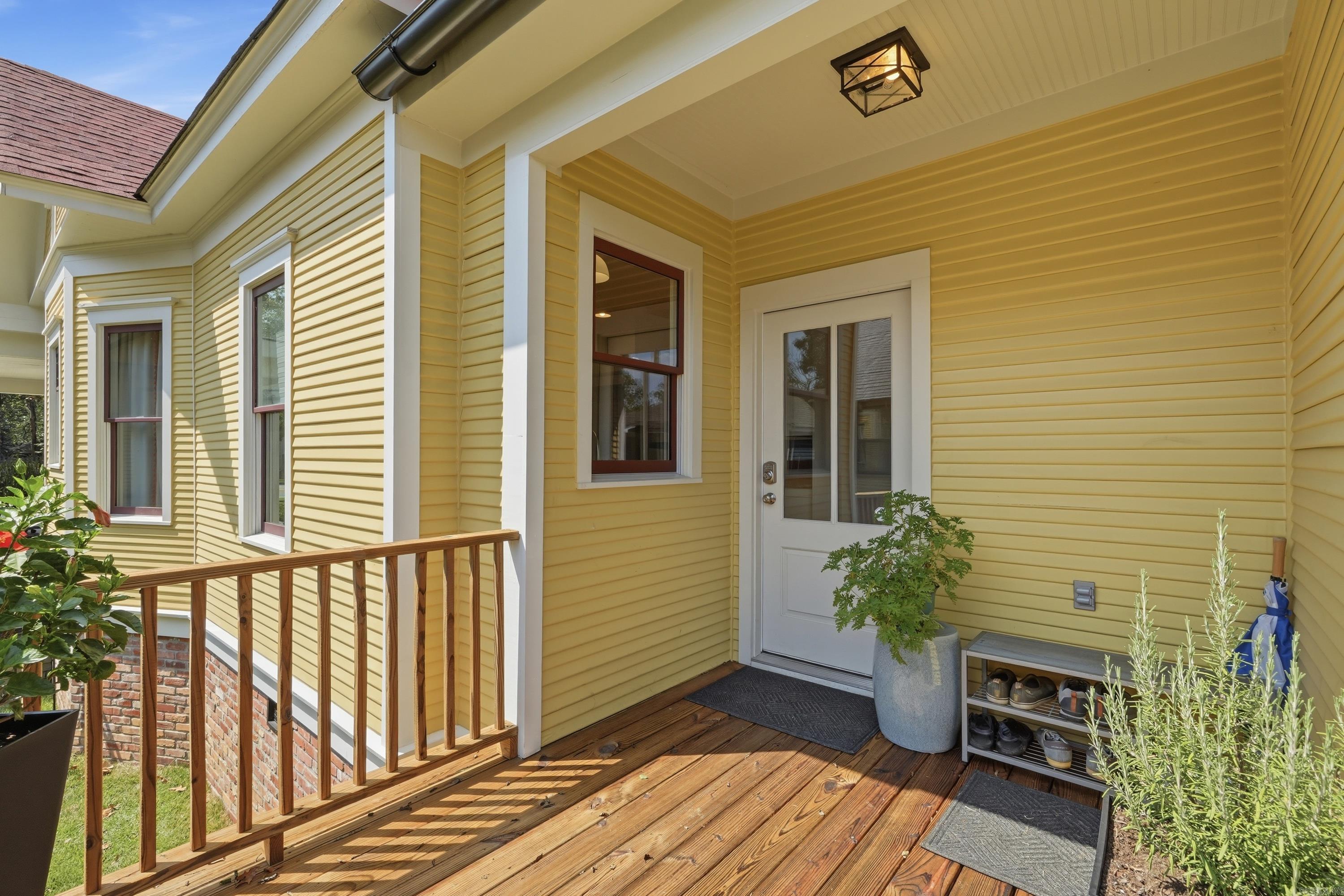 707 N Van Buren Street Property Photo 28
