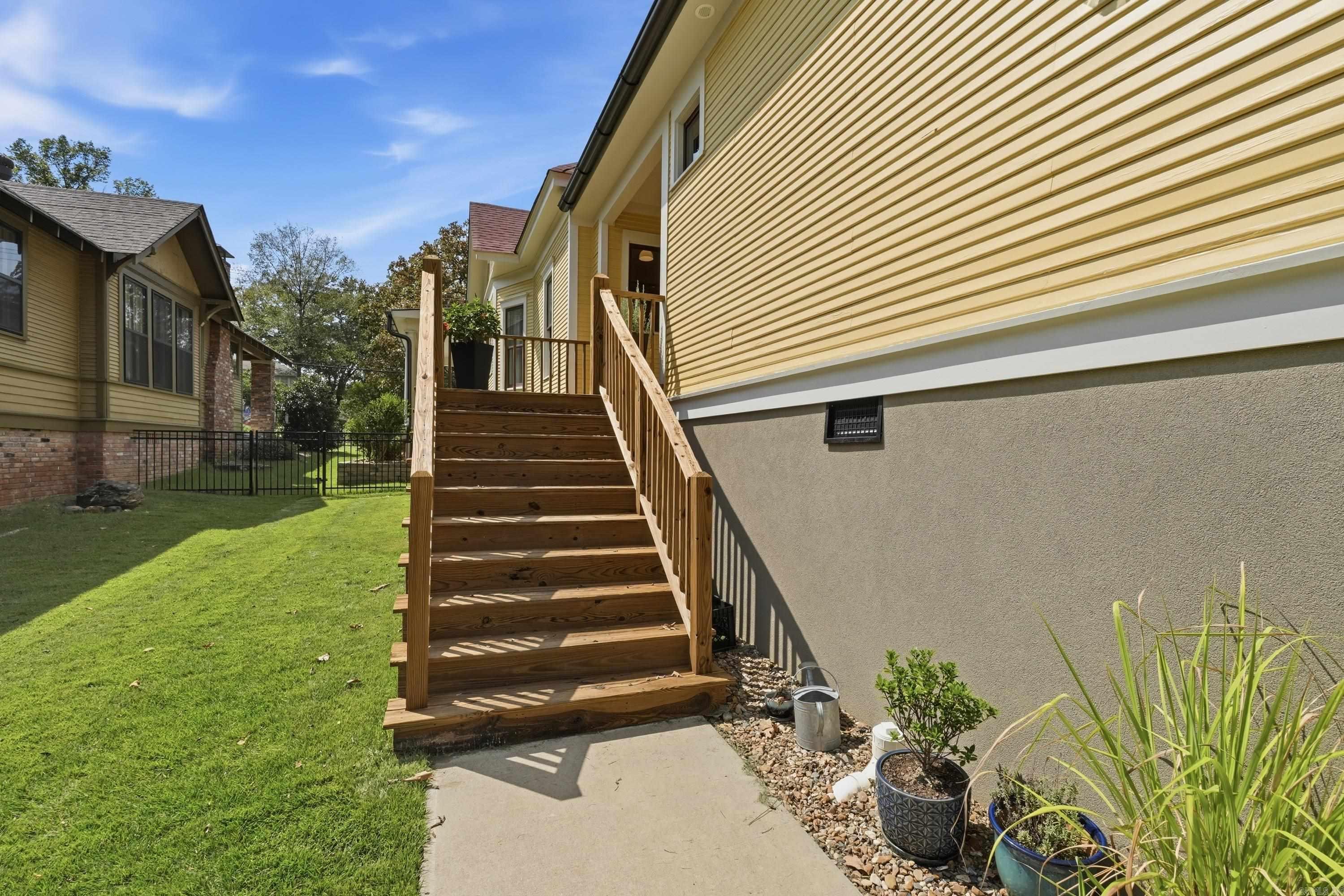 707 N Van Buren Street Property Photo 30