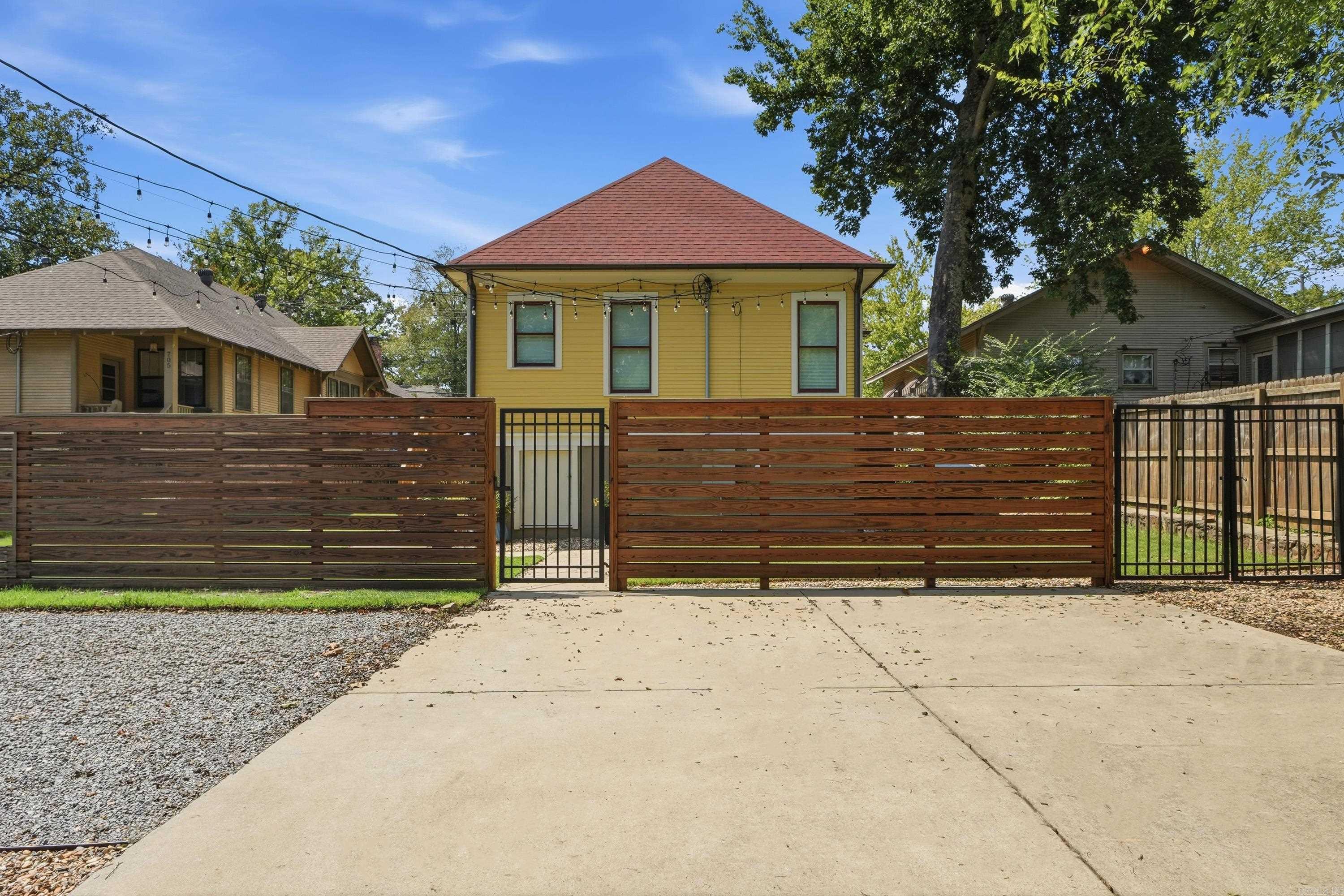 707 N Van Buren Street Property Photo 32