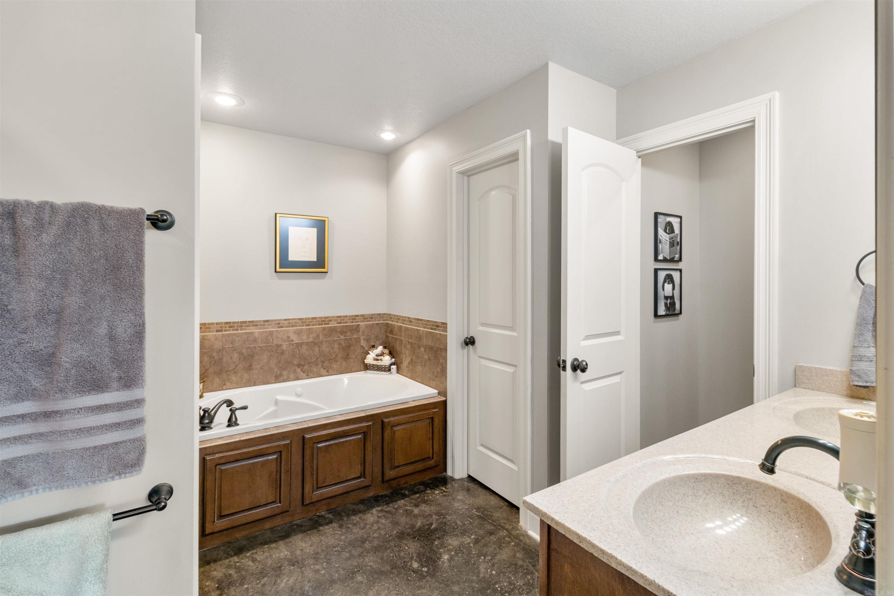 4100 Wetherford Cove Property Photo 16