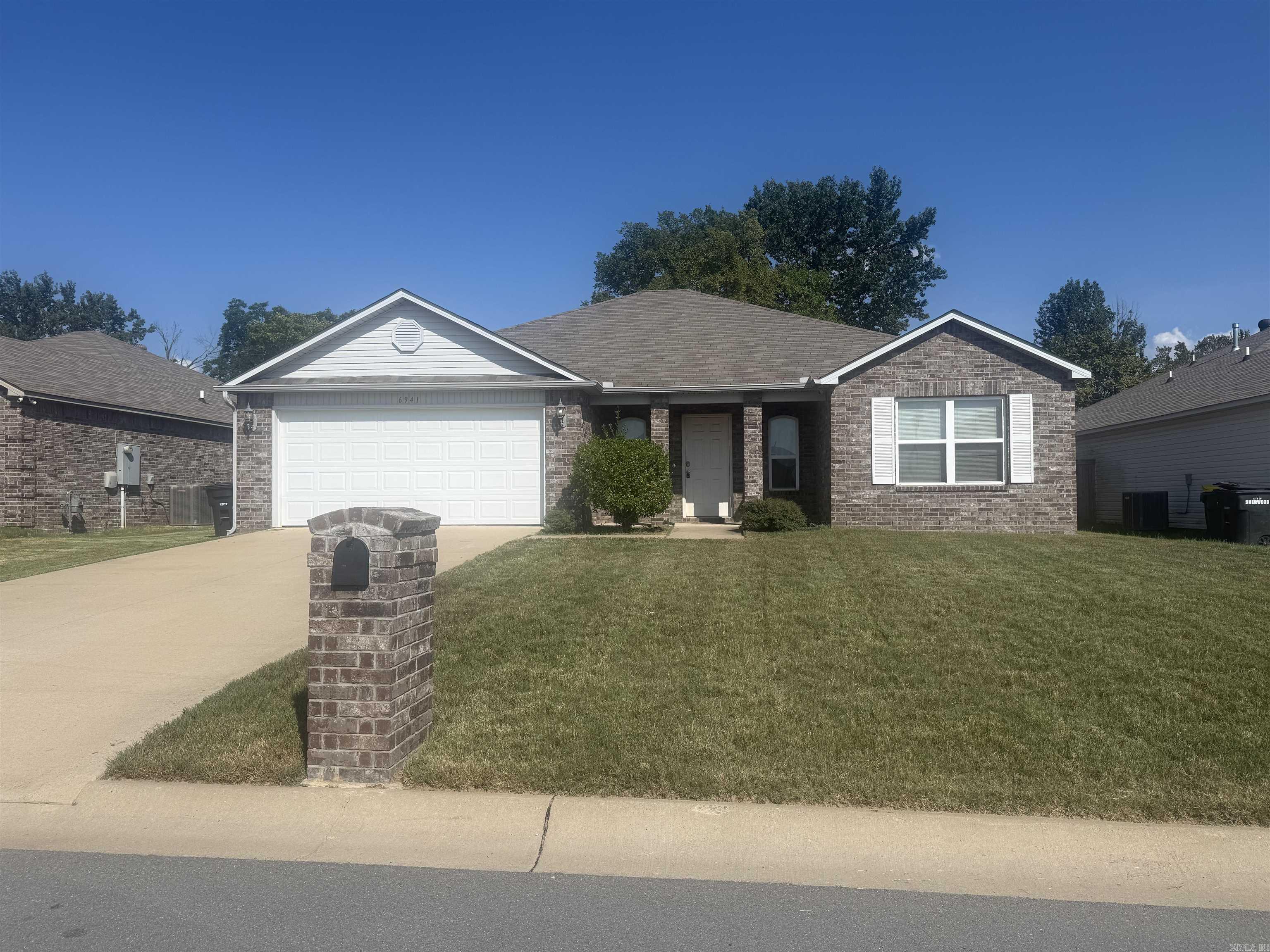 6941 White Oak Way Property Photo 1