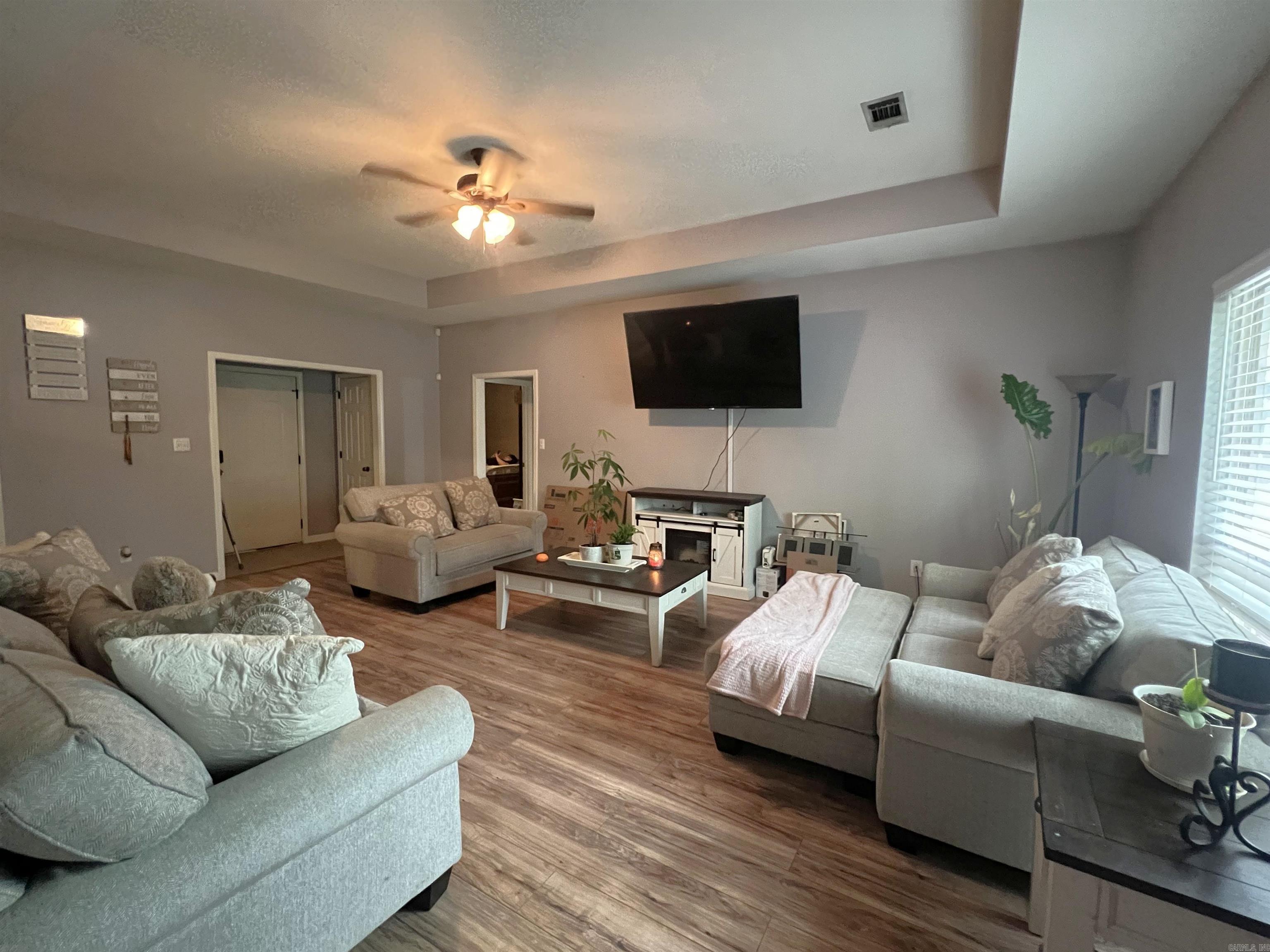 368 Meadow Creek Drive Property Photo 7