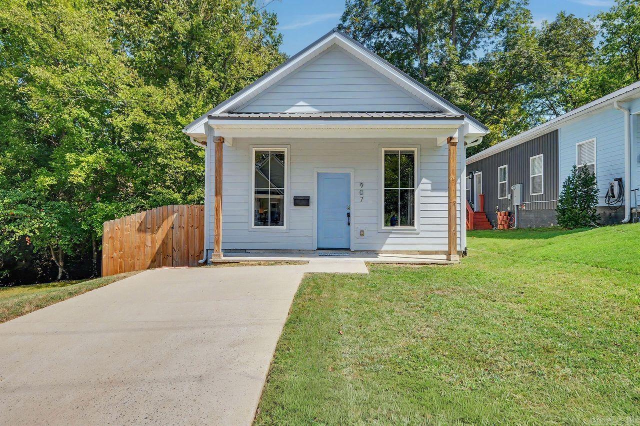 907 S Park Property Photo 1
