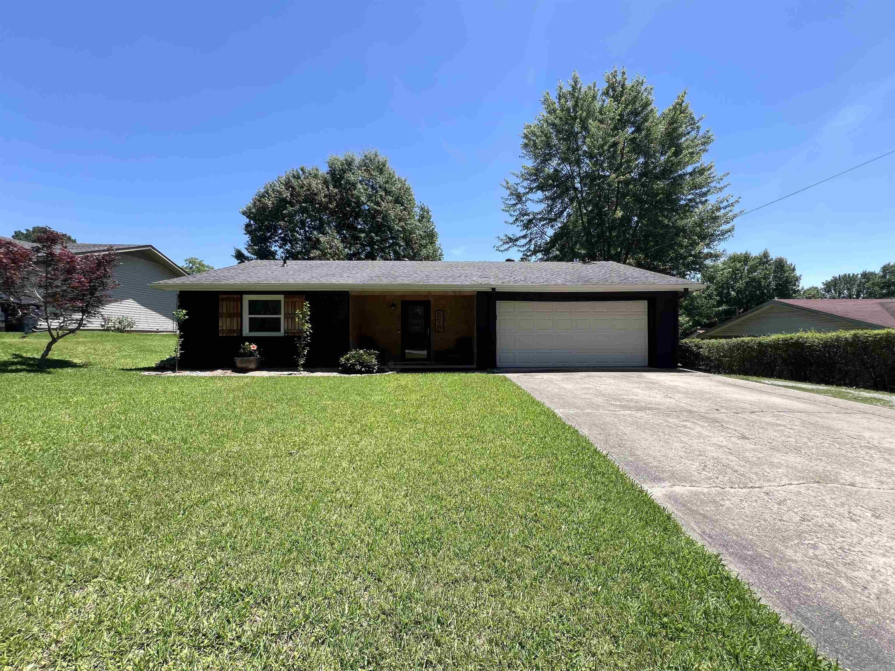 876 S 16th Avenue Property Photo 1