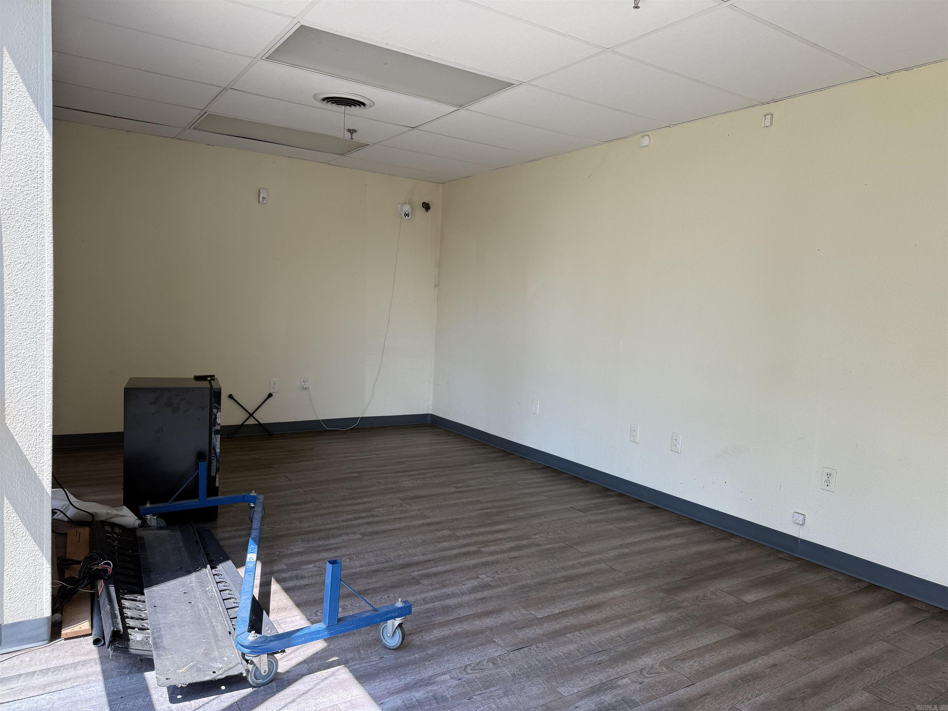 10118 Colonel Glenn Road Property Photo 6