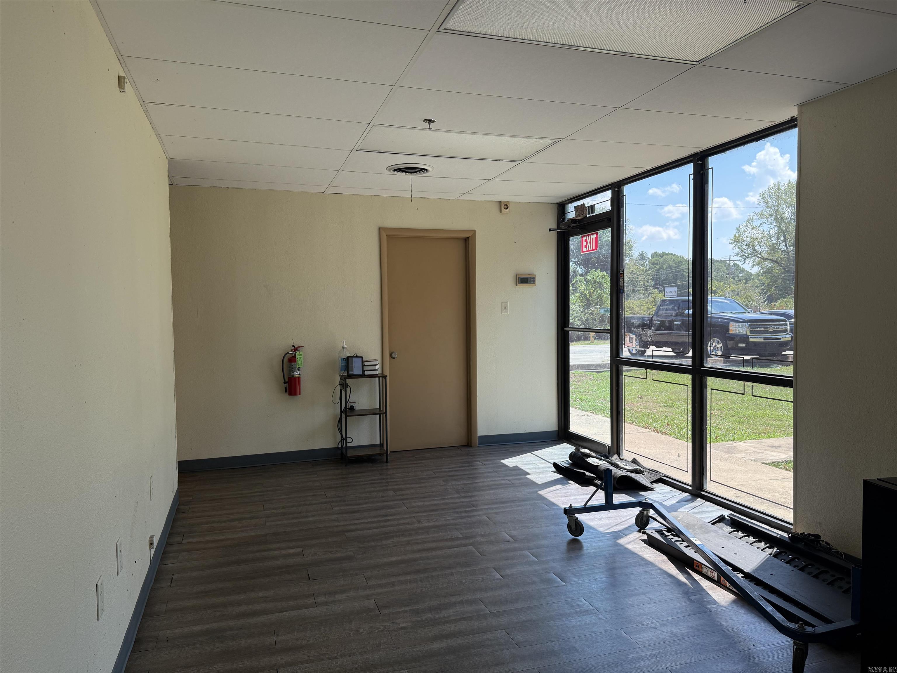 10118 Colonel Glenn Road Property Photo 7