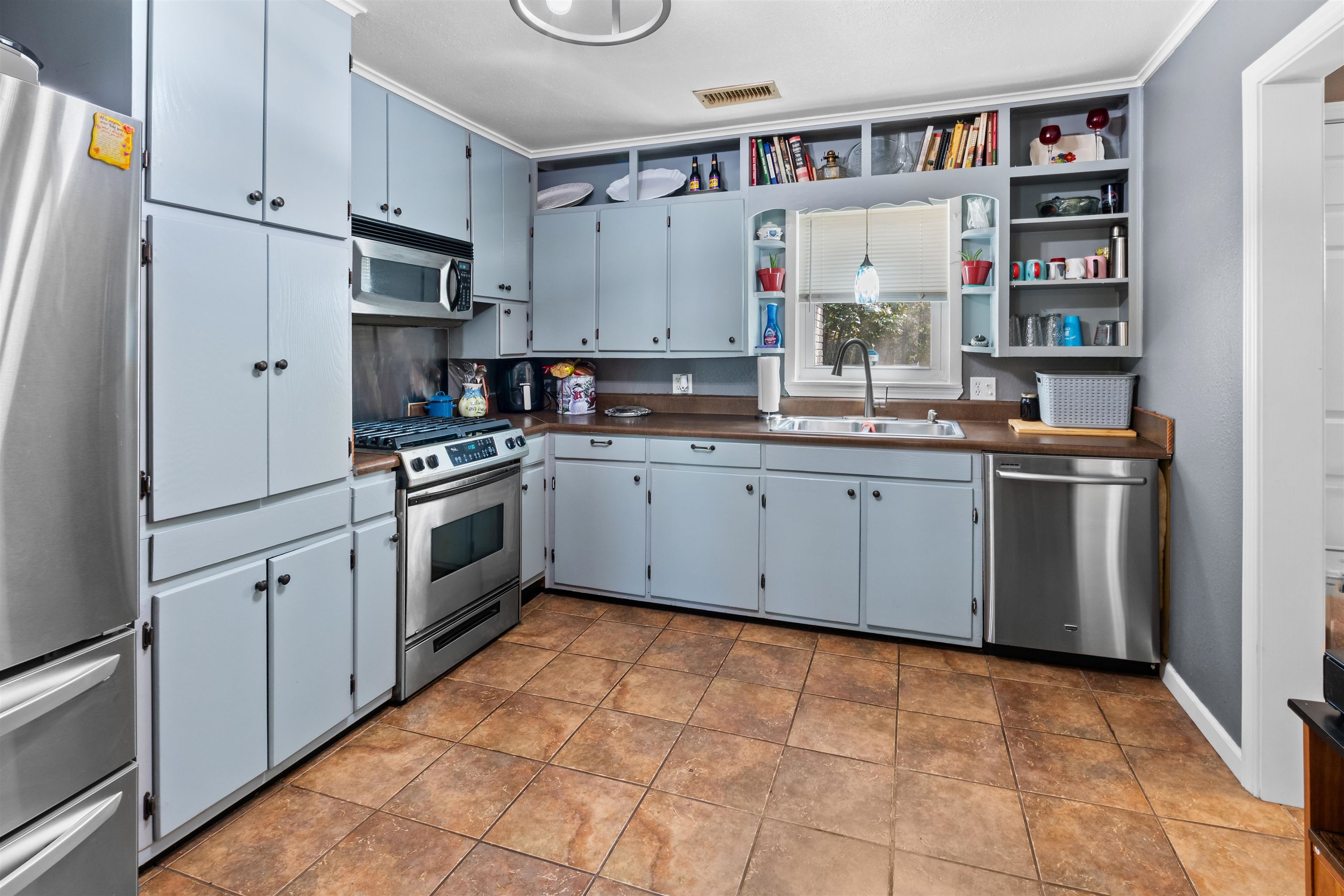 51 Pine Street Property Photo 4