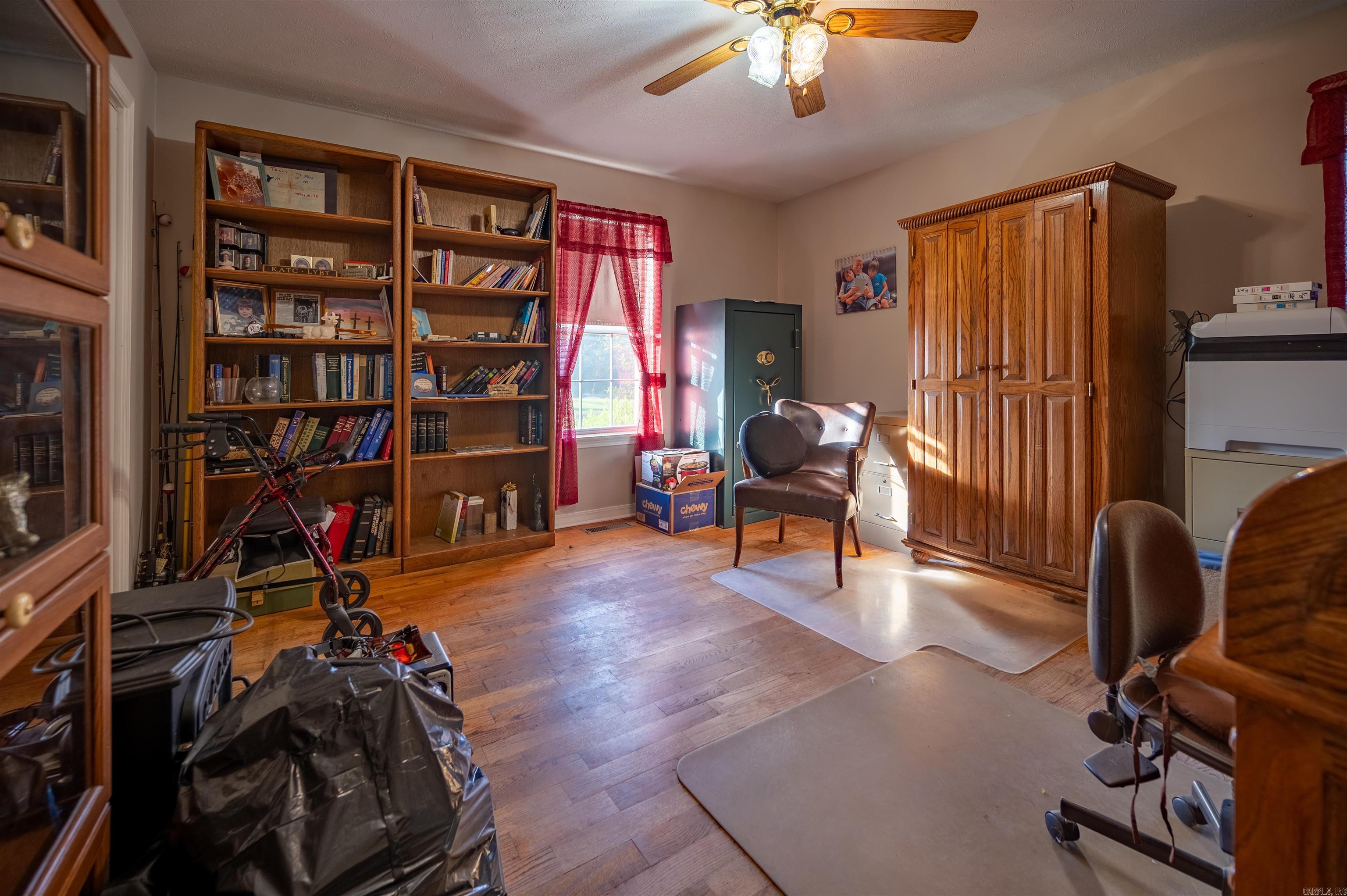 315 Tweedy Property Photo 8