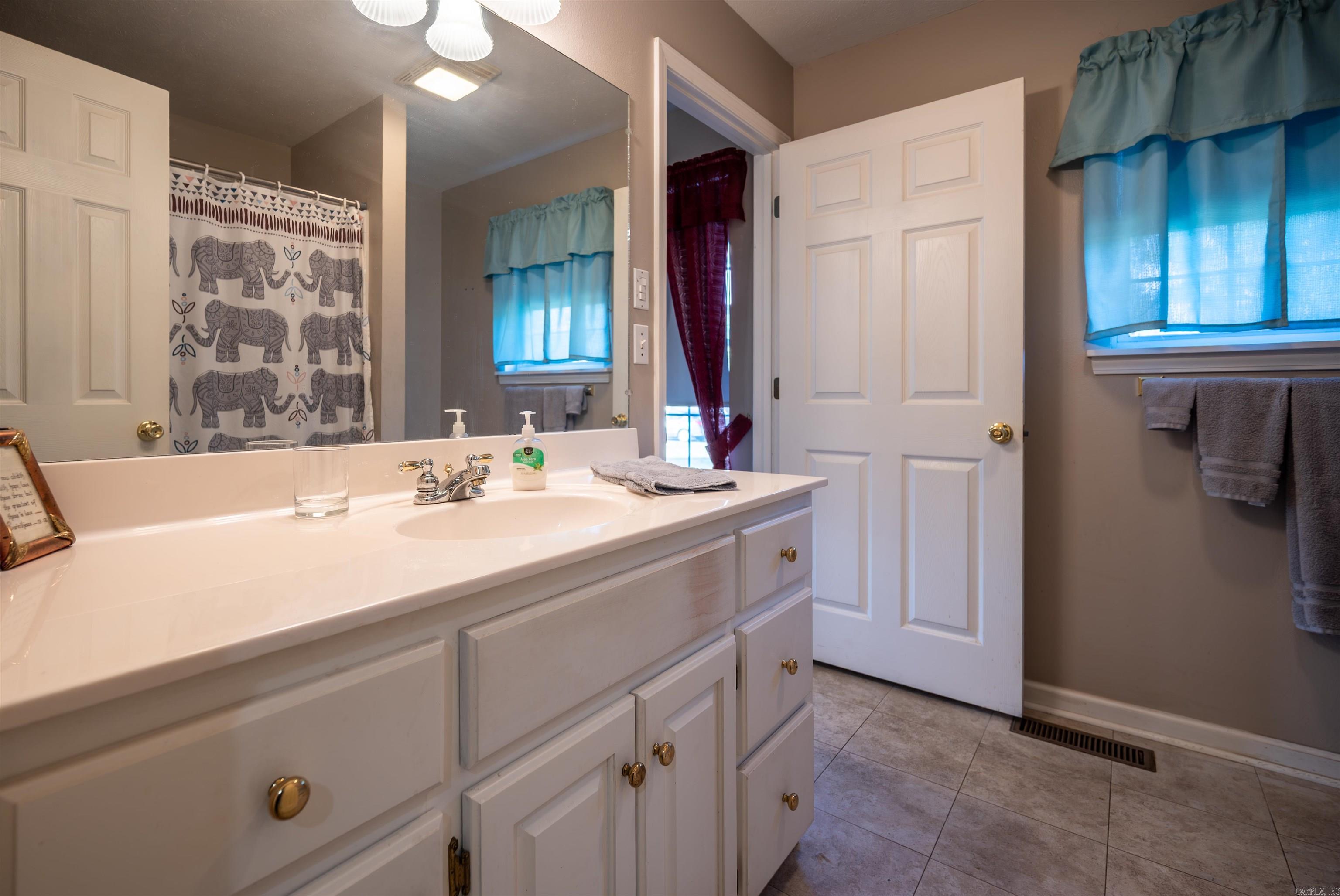 315 Tweedy Property Photo 9