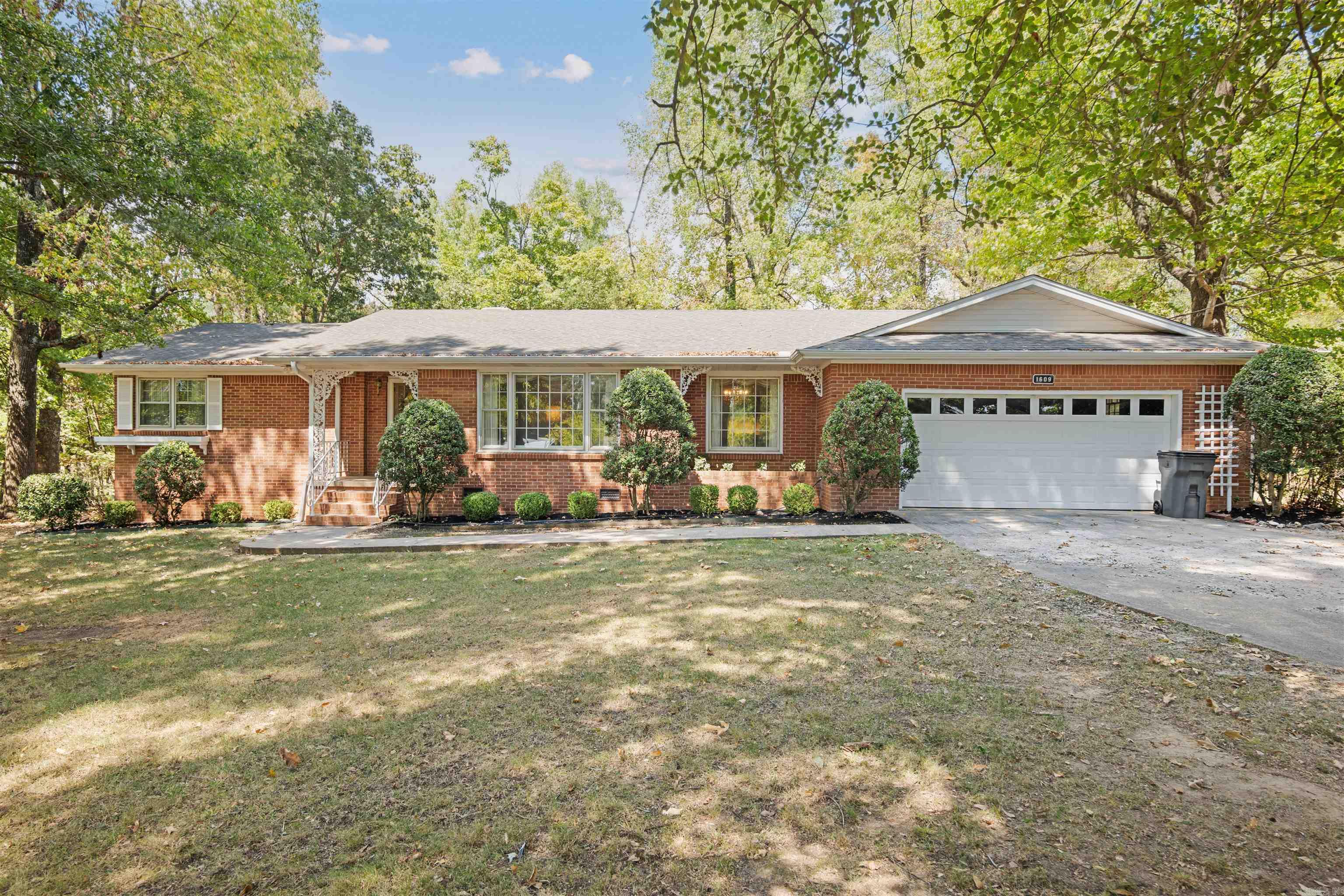 1609 Campground Road Property Photo 1