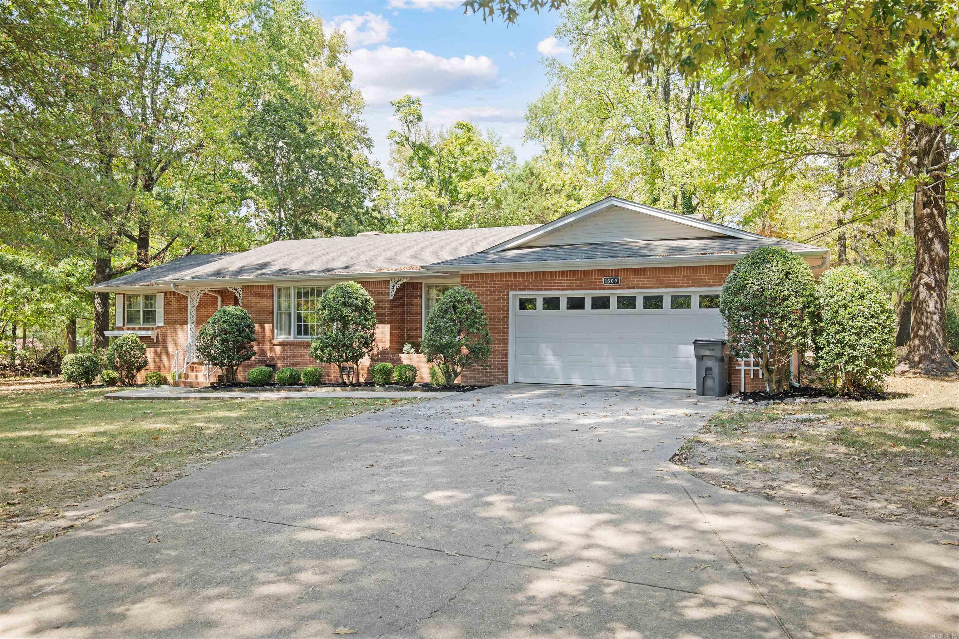 1609 Campground Road Property Photo 2