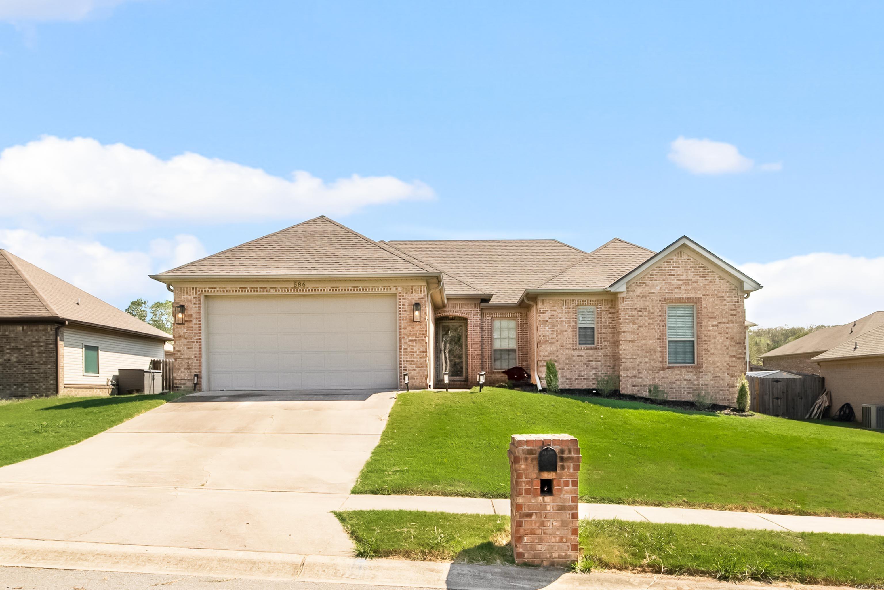 586 Crepe Myrtle Property Photo 2