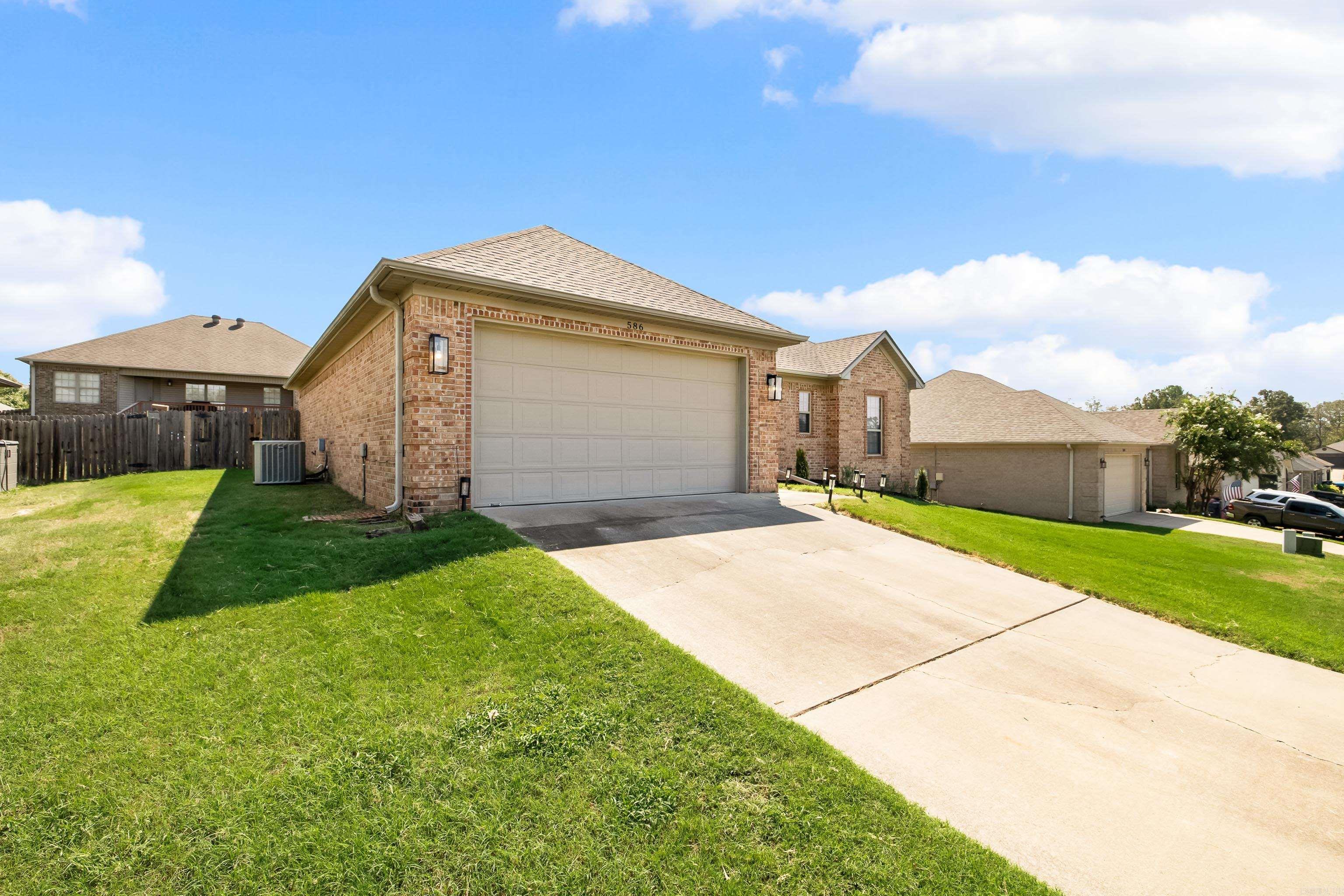 586 Crepe Myrtle Property Photo 3