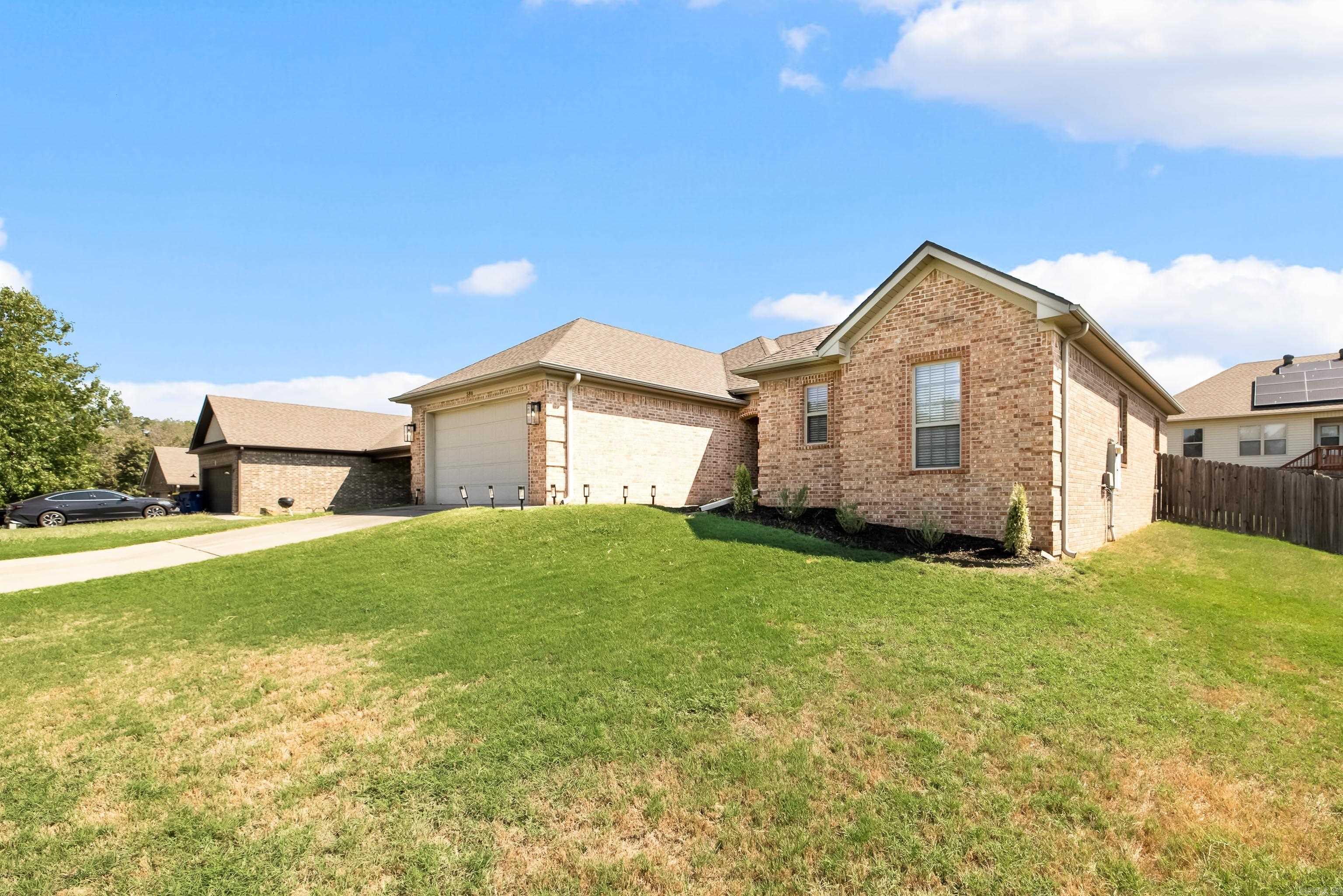 586 Crepe Myrtle Property Photo 4