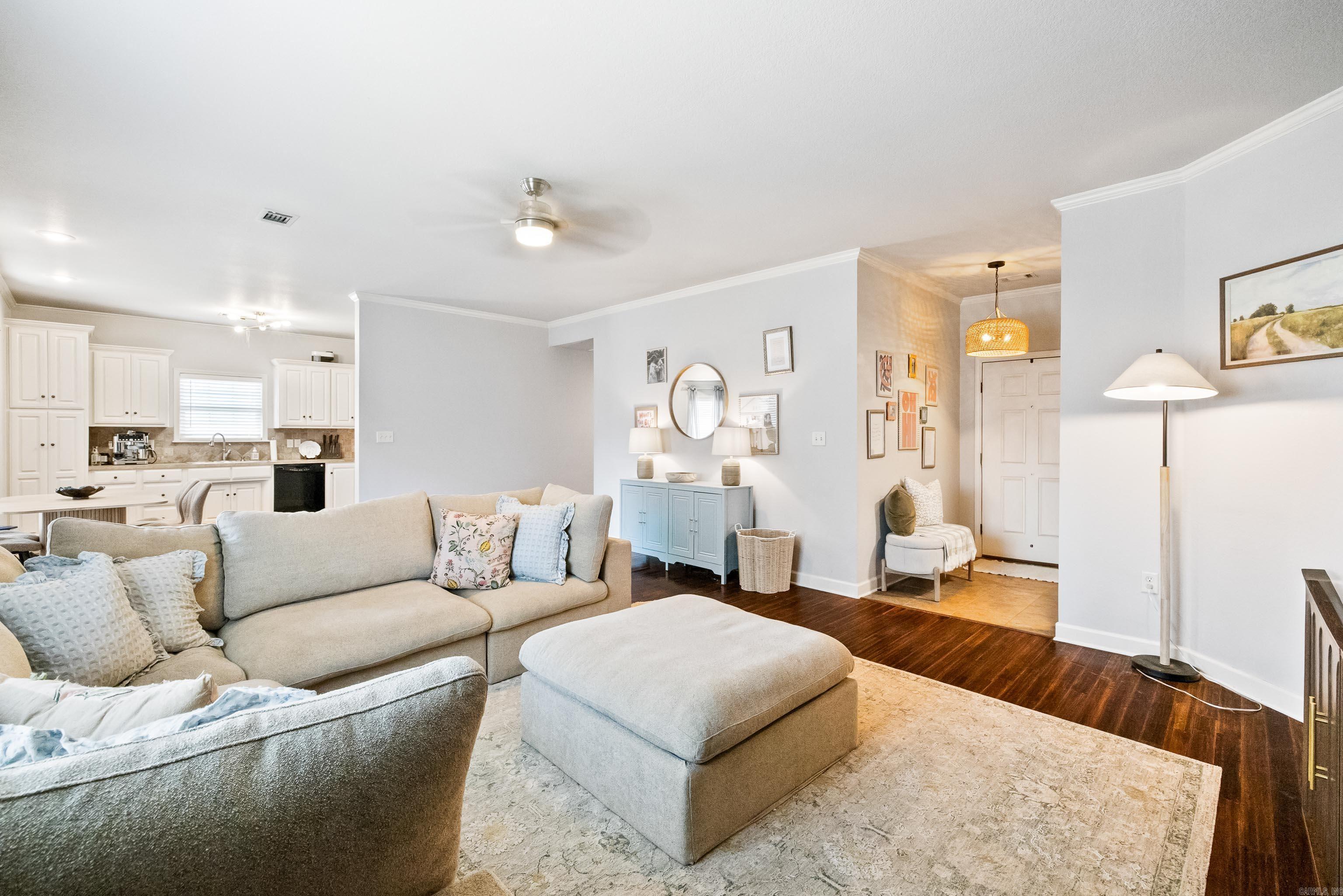 586 Crepe Myrtle Property Photo 7