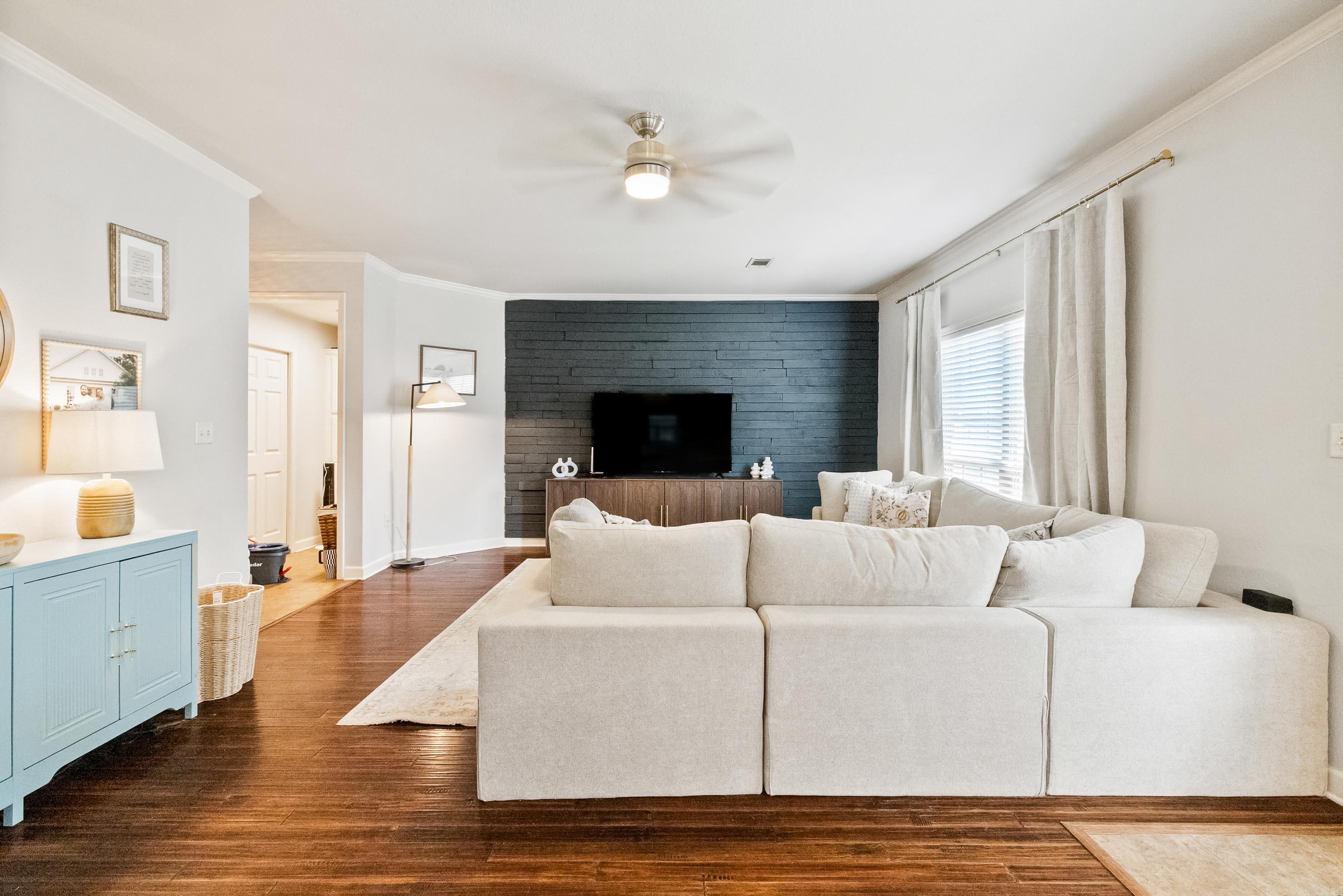 586 Crepe Myrtle Property Photo 10