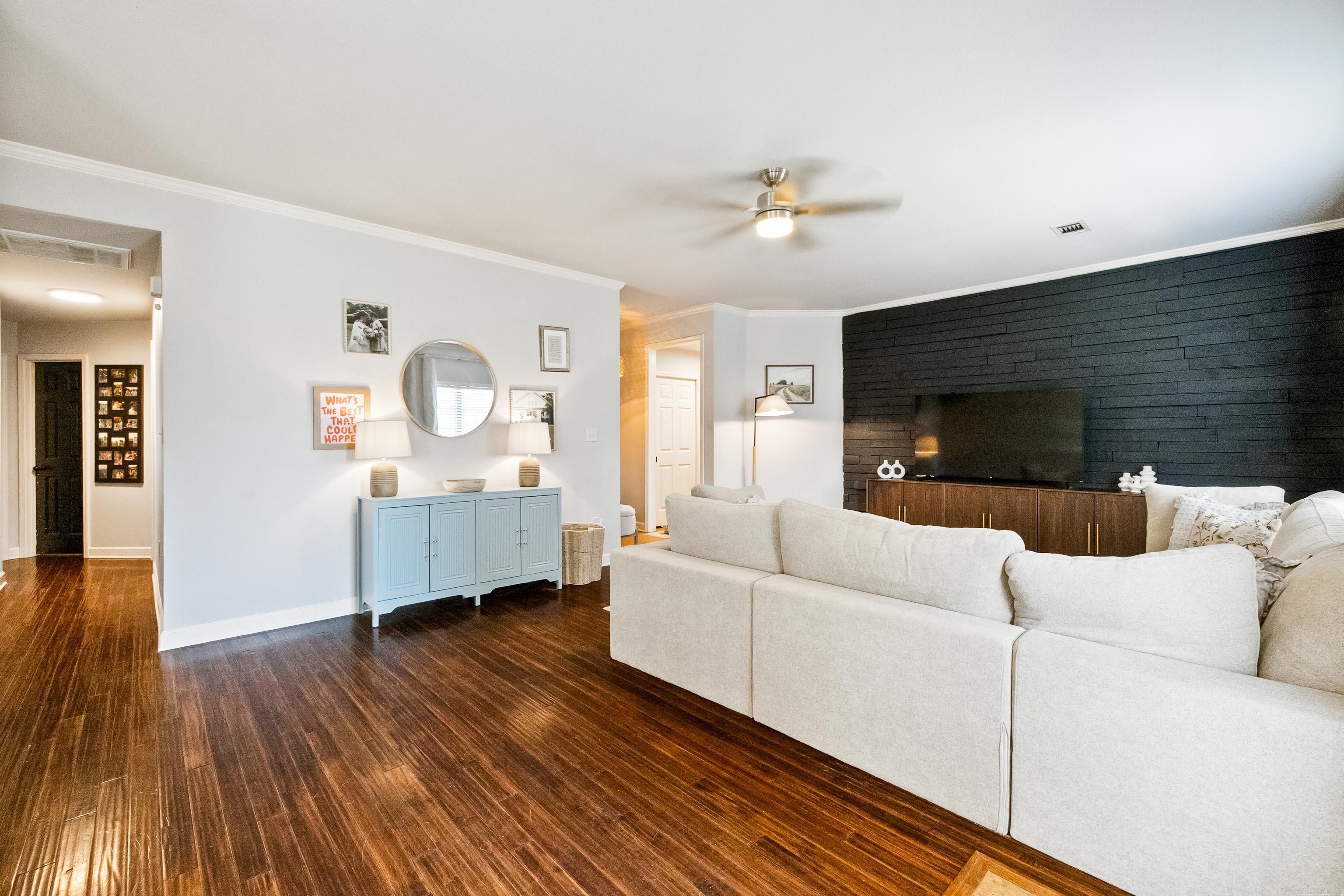 586 Crepe Myrtle Property Photo 11