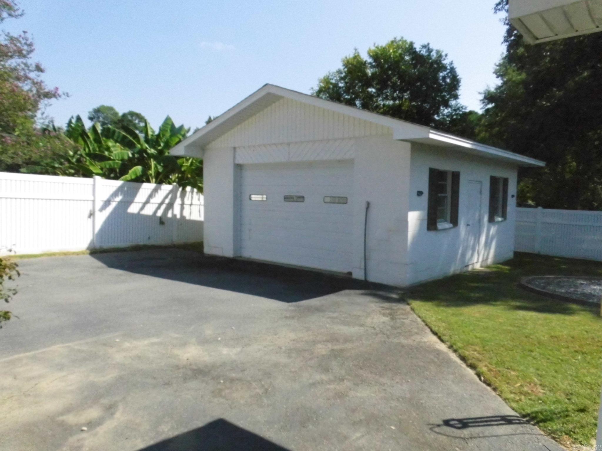 1300 W Woodson Lateral Road Property Photo 19