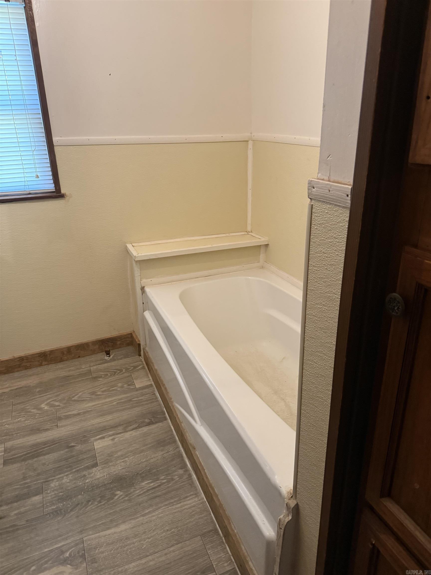 701 W 6 Property Photo 6