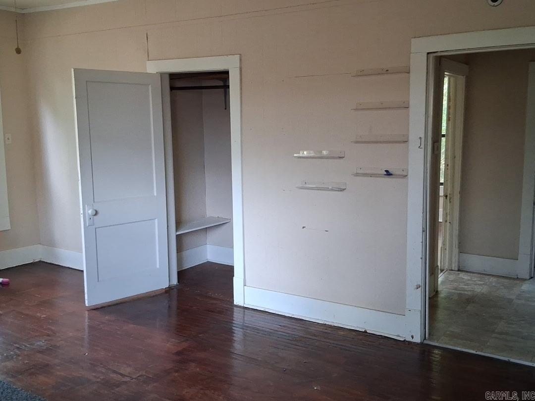 977 Lyons Property Photo 3
