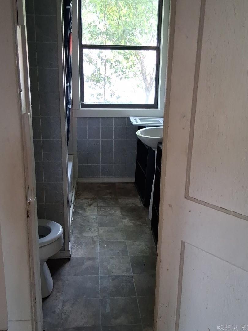 977 Lyons Property Photo 6