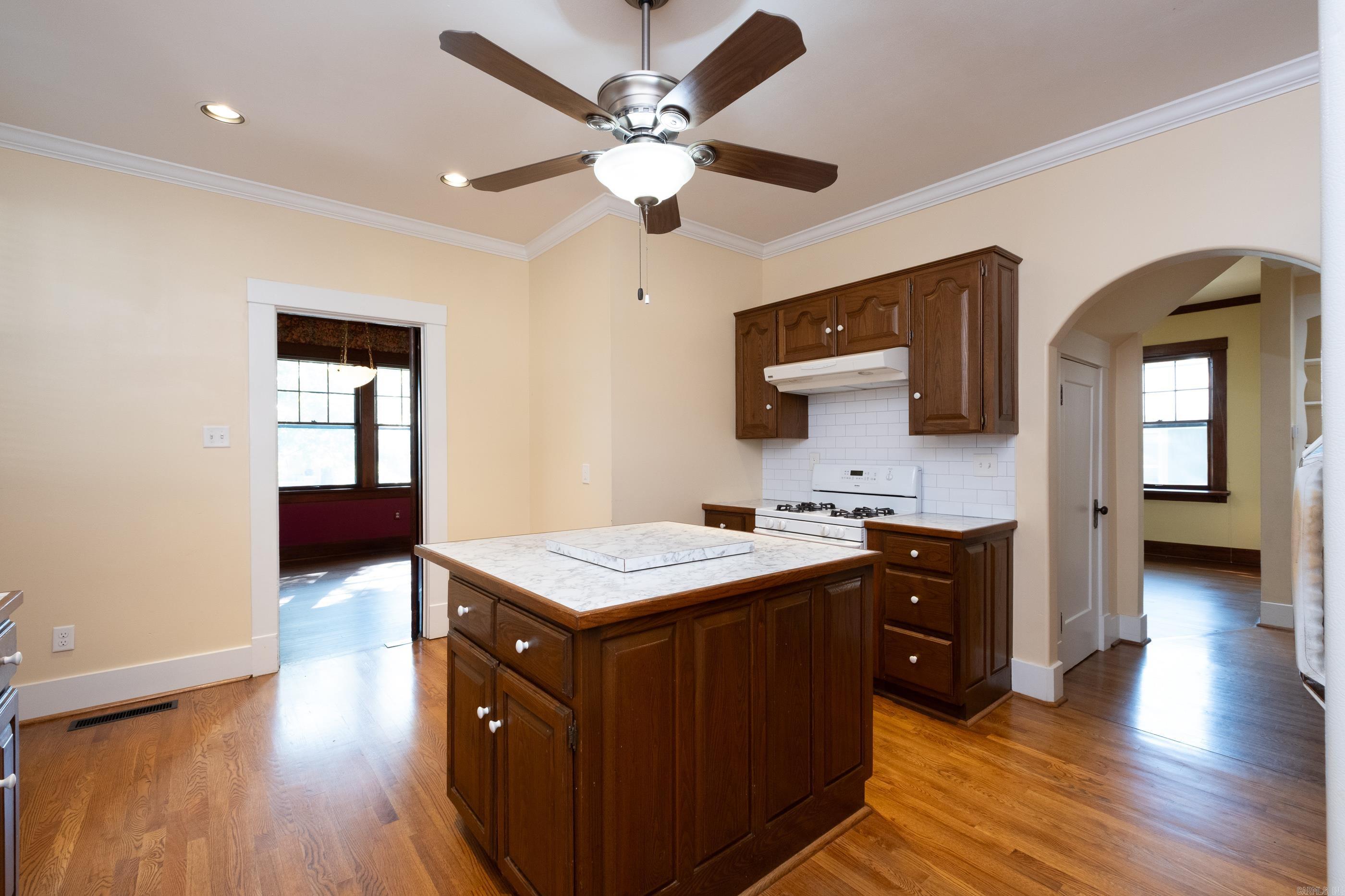 910 N Spruce Street Property Photo 11