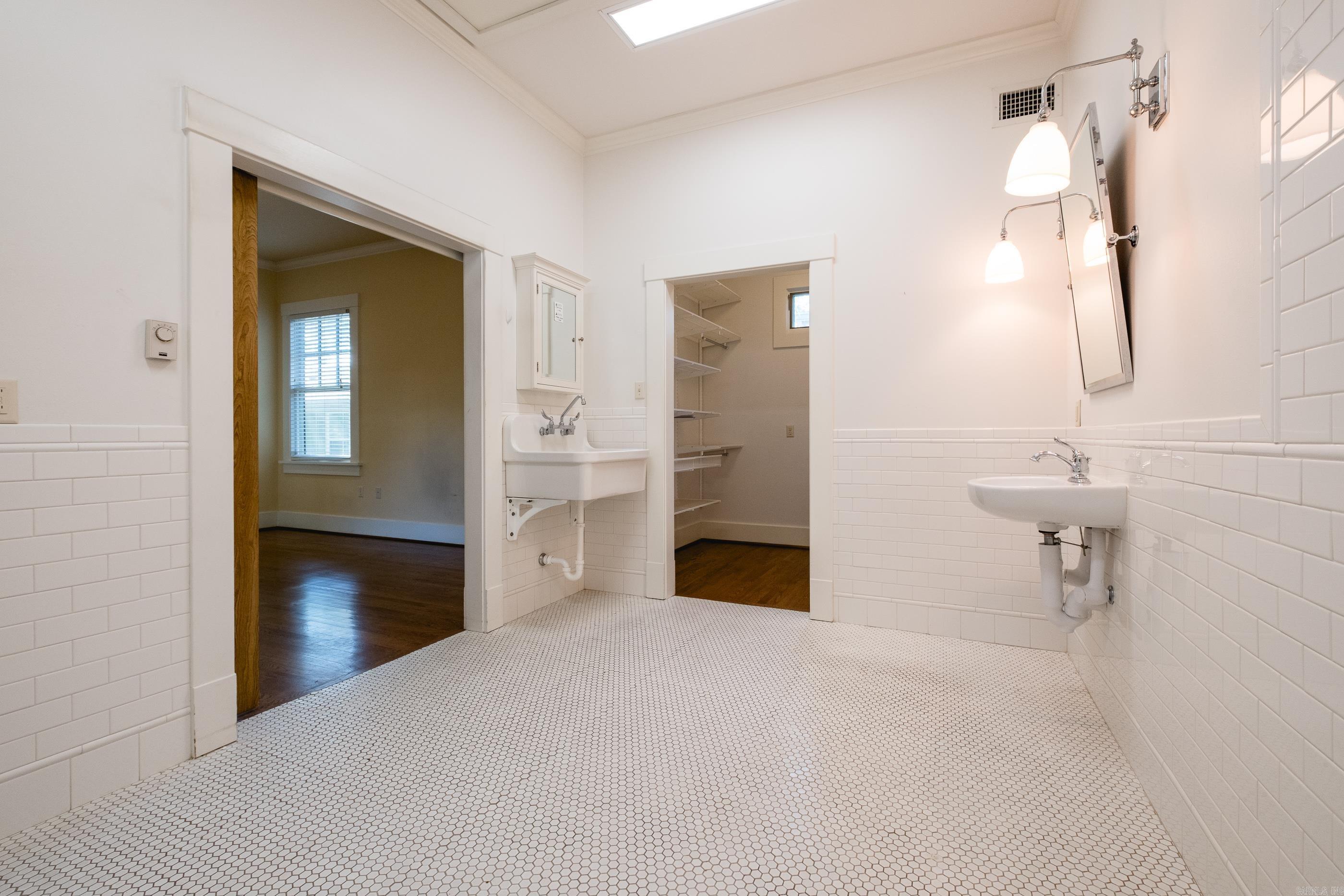 910 N Spruce Street Property Photo 23