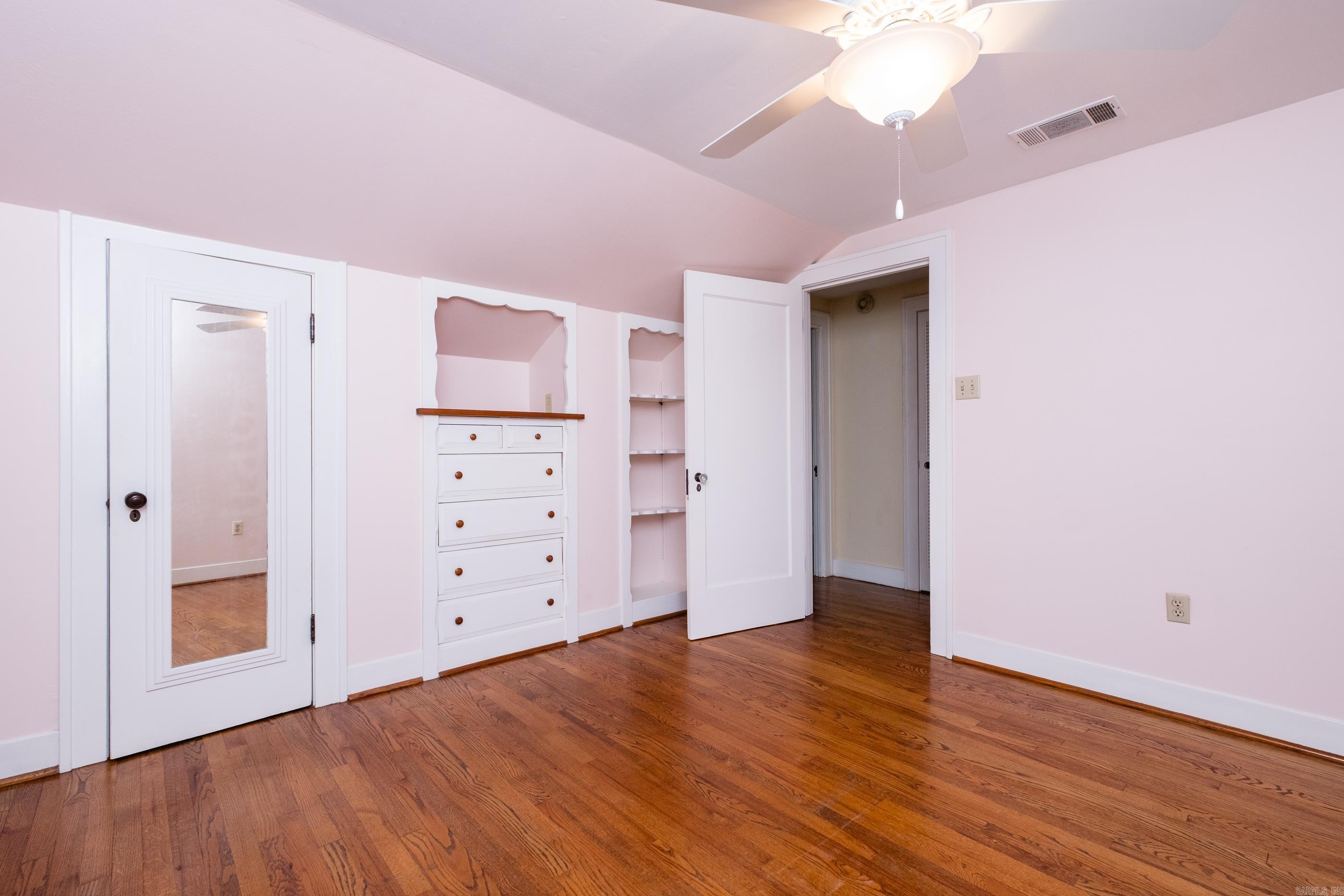910 N Spruce Street Property Photo 32
