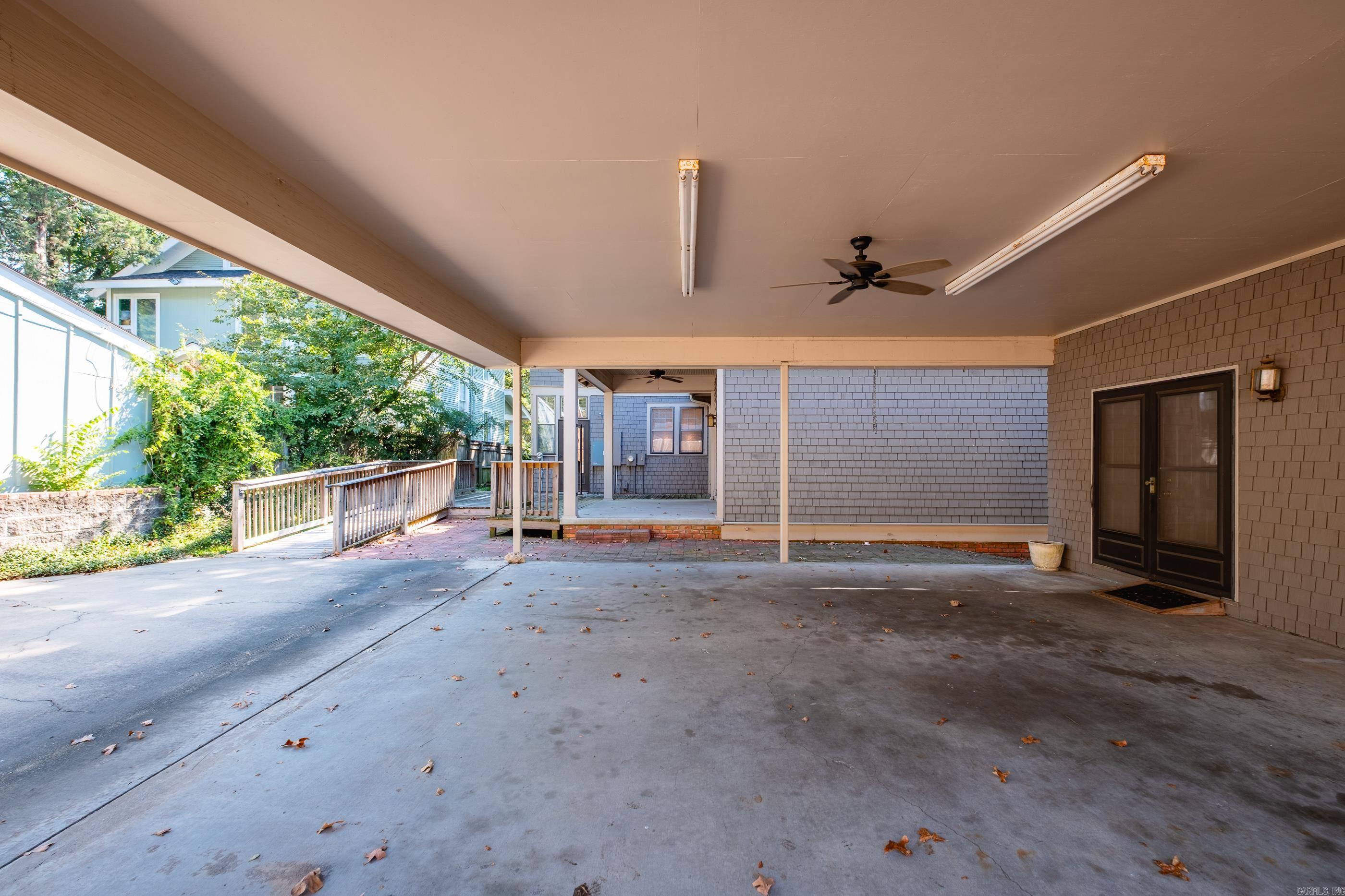 910 N Spruce Street Property Photo 35